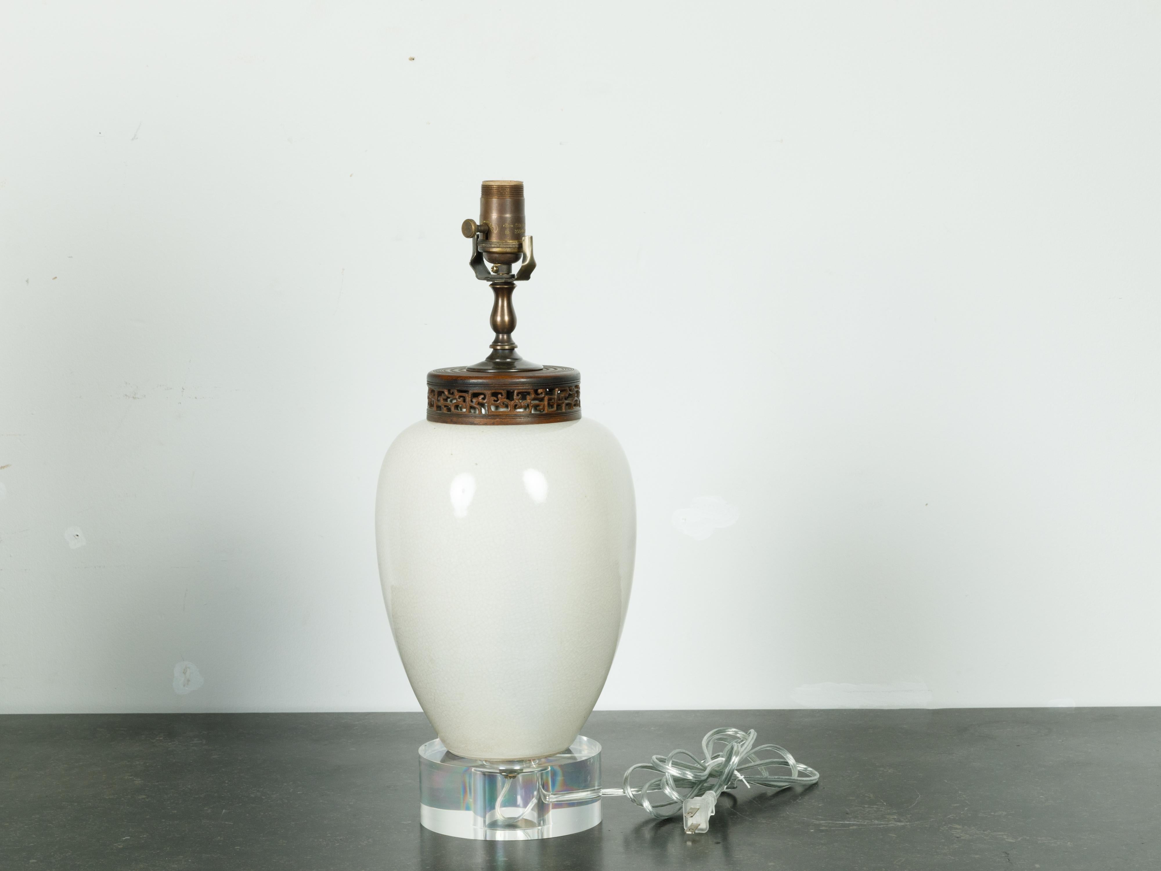 20th Century Japanese Midcentury Ceramic Table Lamp with Crackle Finish and Lucite Base For Sale