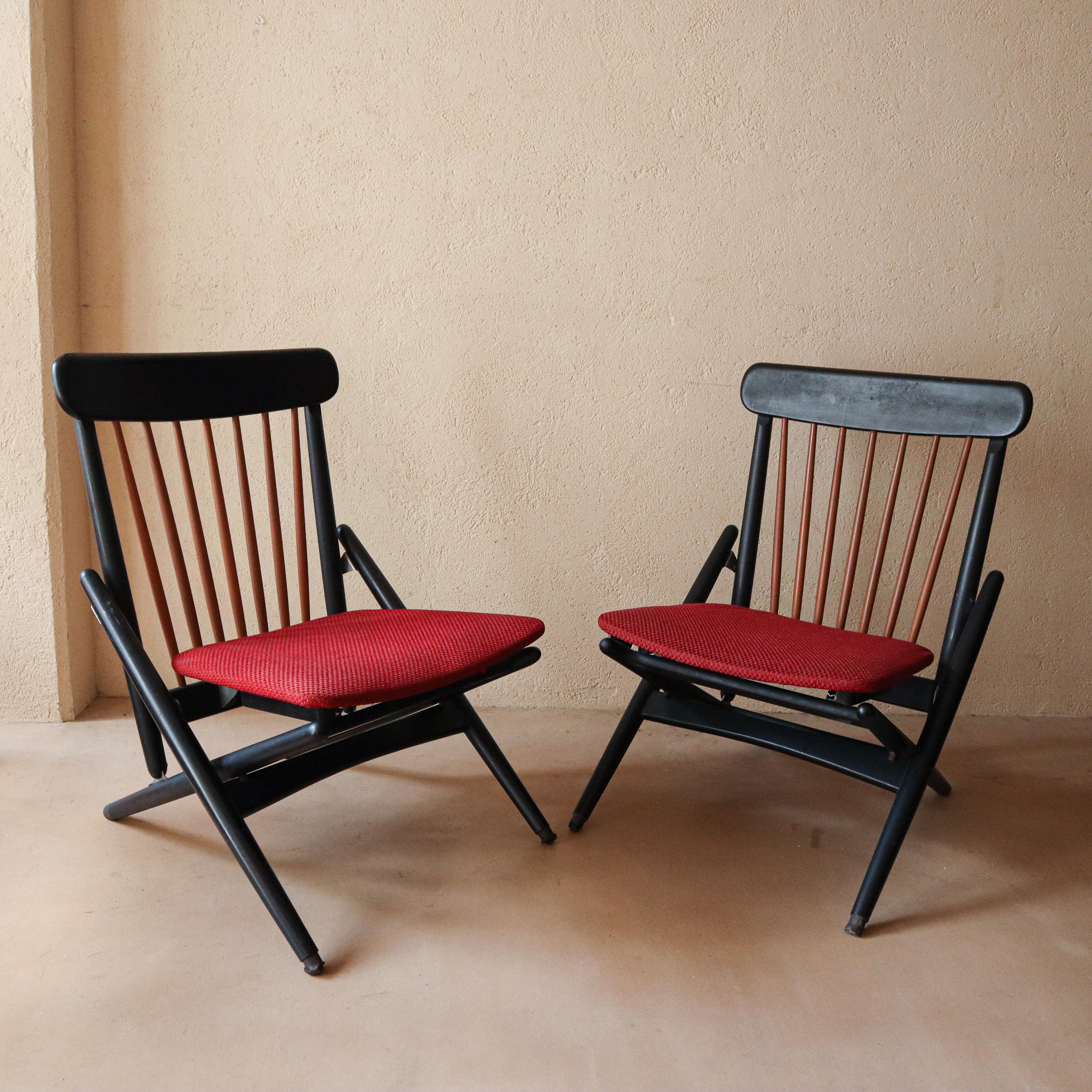 Ähnlich wie die ikonischen Seilstühle, die Maruni in den 1950er Jahren herstellte, wurden diese Stühle in den 1960er Jahren produziert, sind aber viel seltener und schwerer zu bekommen. Durch die Verwendung natürlicher Holzspindeln, die einen