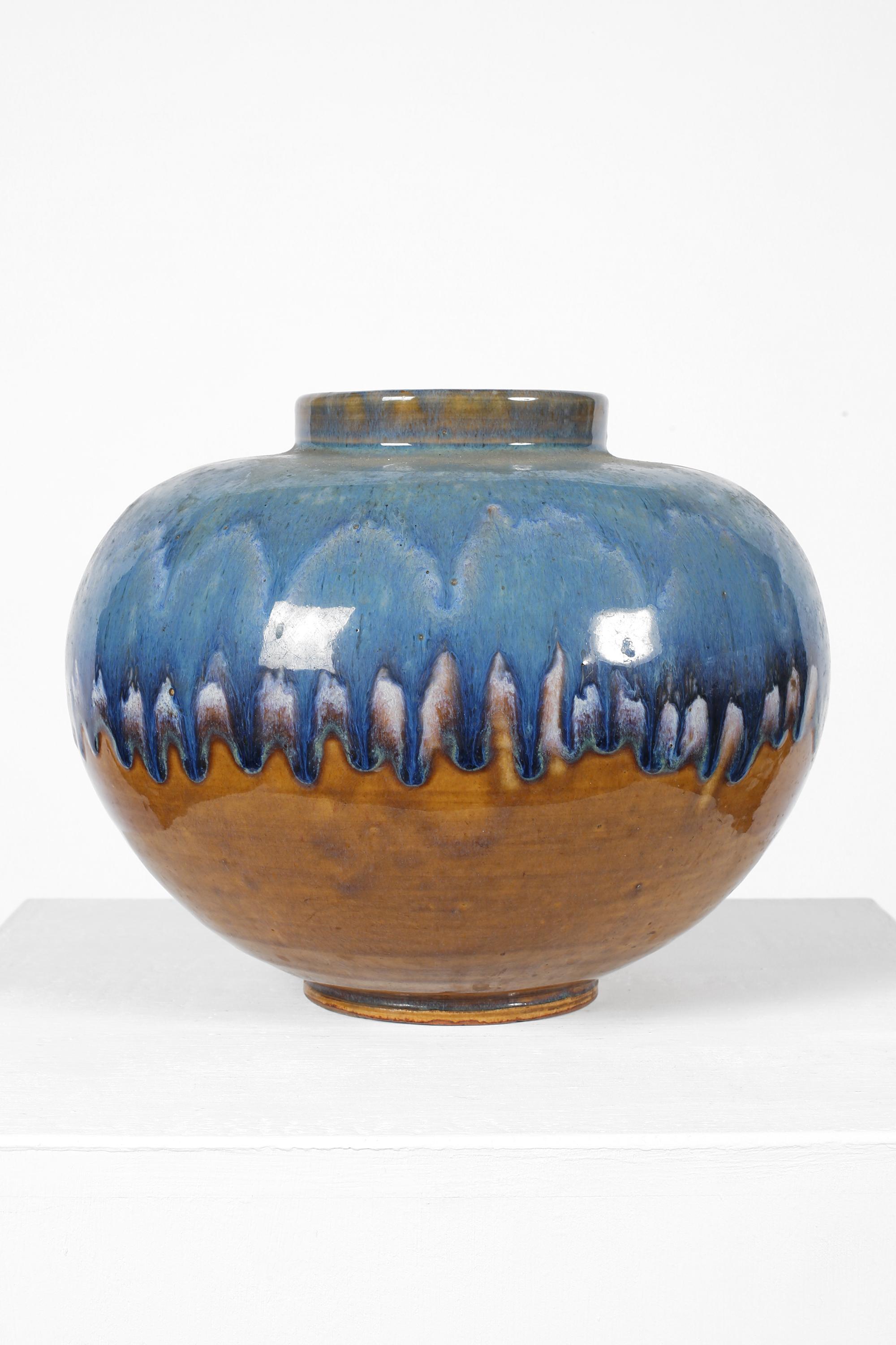 Japanese Midcentury Shōwa Era Ceramic Drip Glaze Vase For Sale 2