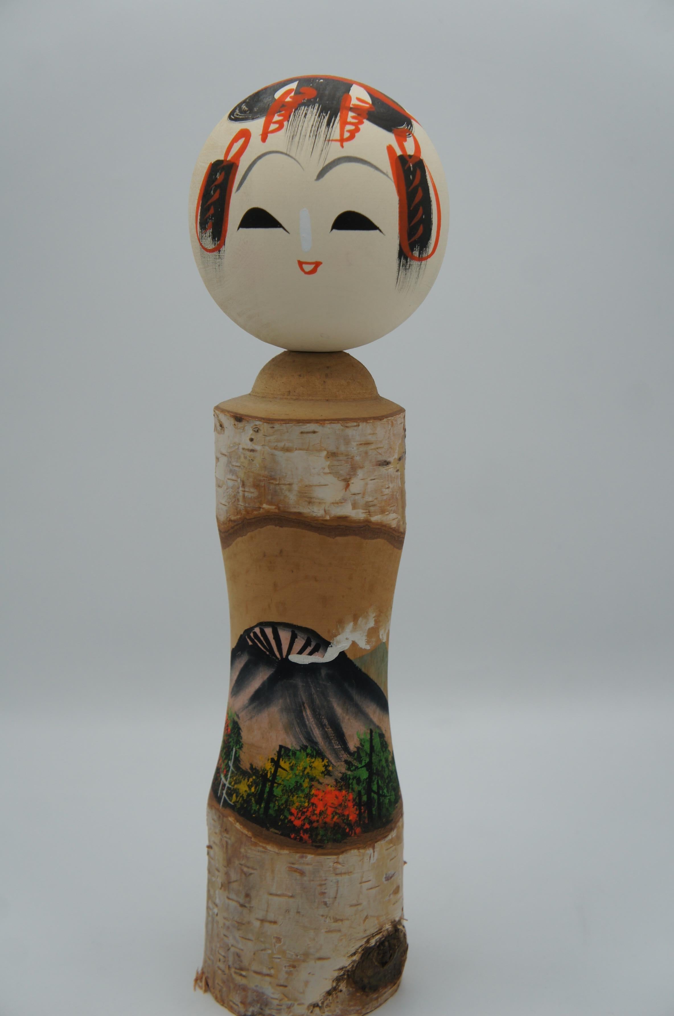 Dies ist eine hölzerne Kokeshi-Puppe, die in den 1980er Jahren in der Showa-Ära hergestellt wurde.
Es wurde in der Präfektur Nagano in Japan hergestellt.
Das Holz ist eine Weißbirke. 

Betula platyphylla, die asiatische Weißbirke oder japanische