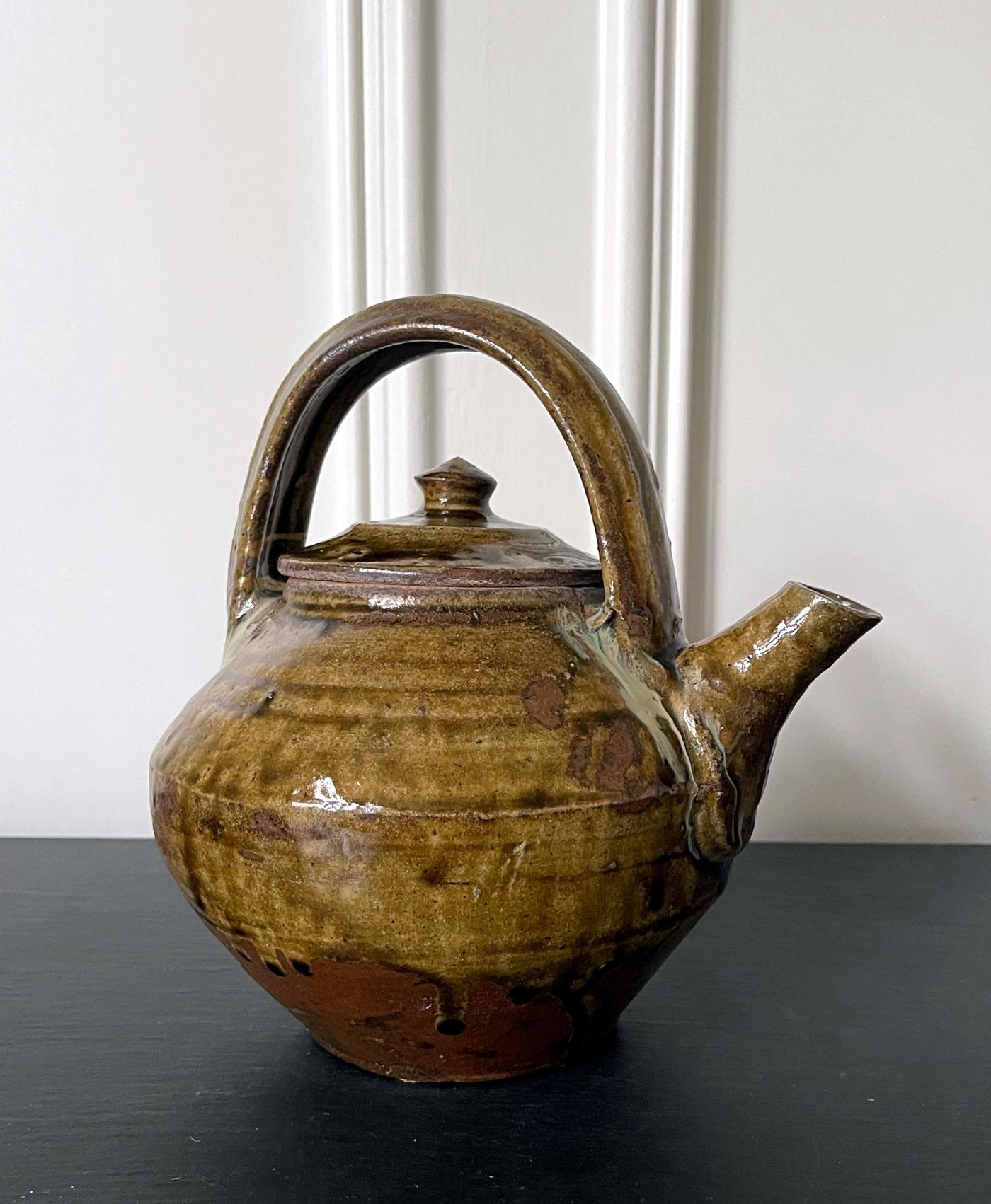 Japanese Mingei Glazed Tea Pot with Kintsugi by Shoji Hamada In Good Condition For Sale In Atlanta, GA