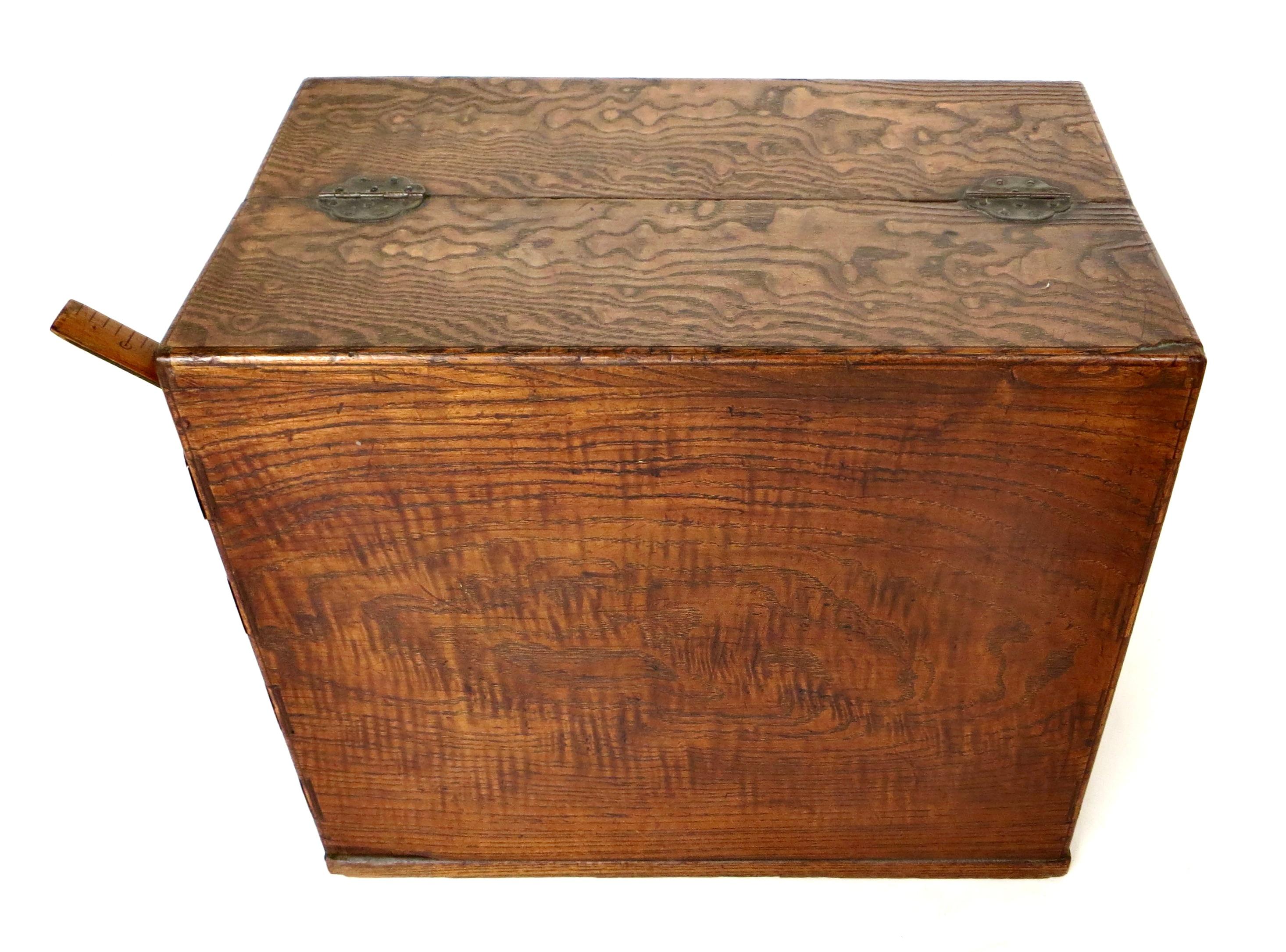 Japanese Miniature Tansu Work or Sewing Chest (Haribako) Taisho Era Circa 1920 In Good Condition For Sale In Incline Village, NV