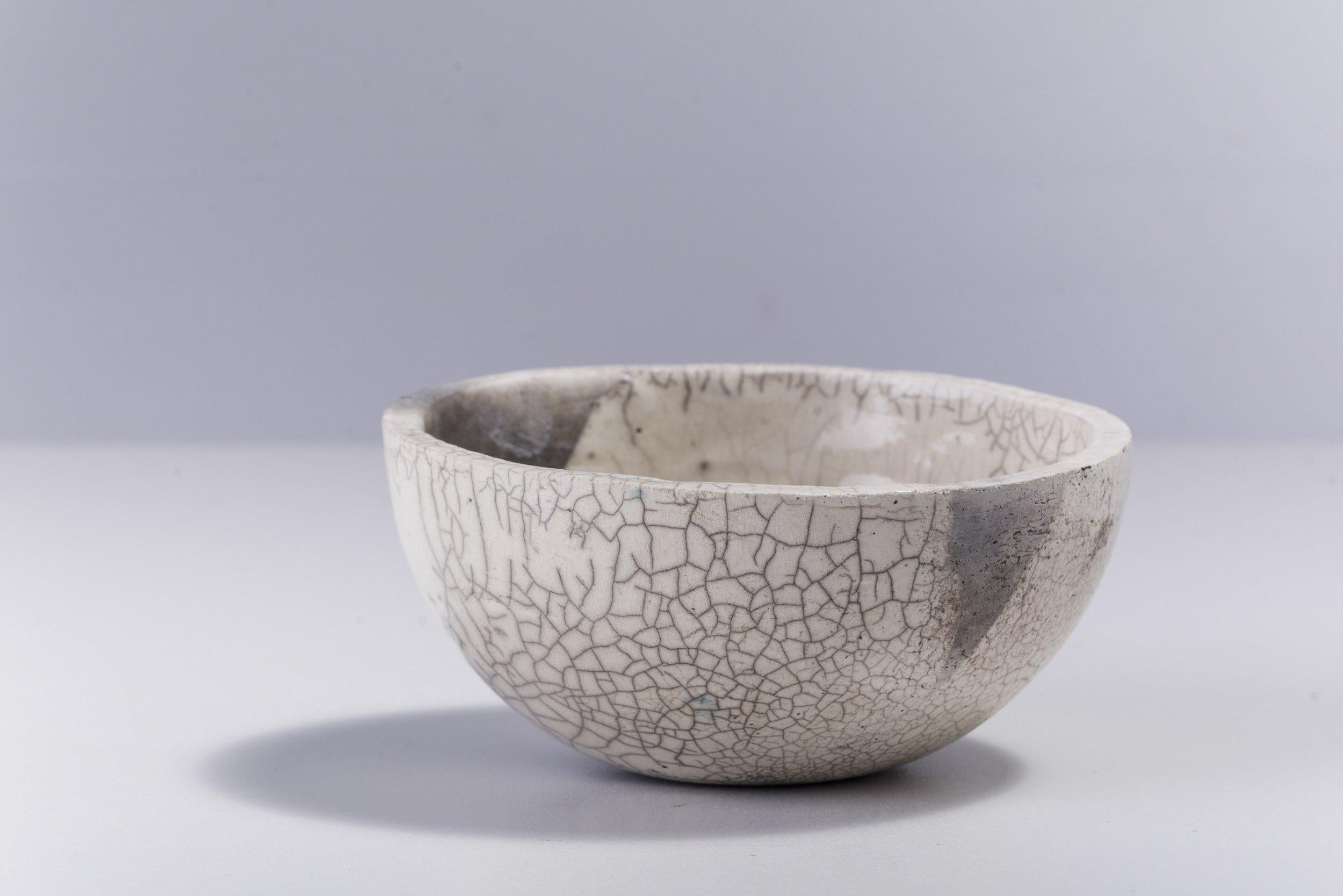 Hand-Crafted Japanese Minimalistic LAAB Fringe Chawan Bowl Raku Ceramics Crackle White For Sale
