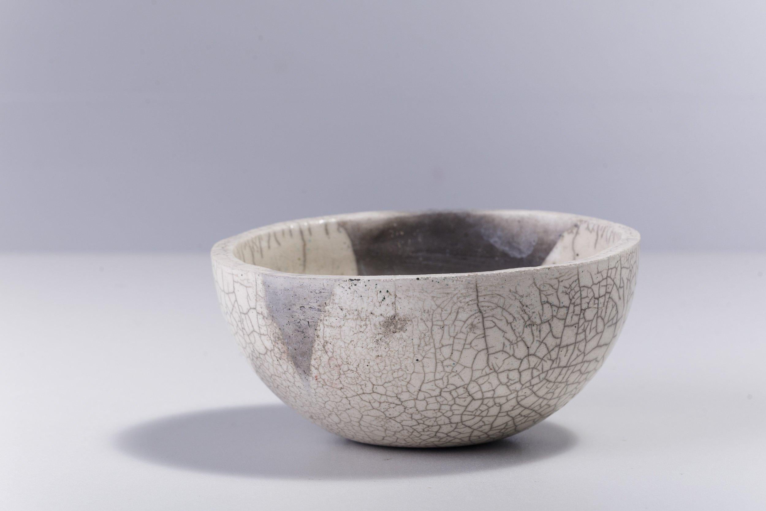 Japanese Minimalistic LAAB Fringe Chawan Bowl Raku Ceramics Crackle White In New Condition For Sale In monza, Monza and Brianza