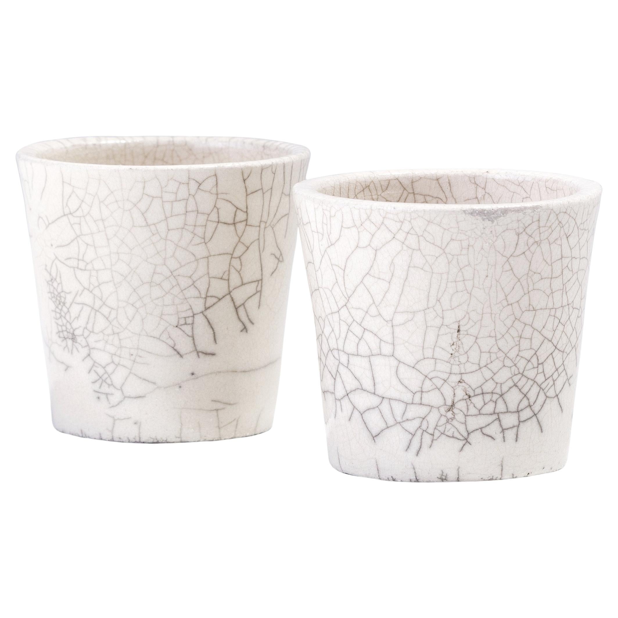 Japanisches japanisches minimalistisches LAAB Mangkuk Set aus 2 Schalen Raku Keramik in Crackle Weiß im Angebot