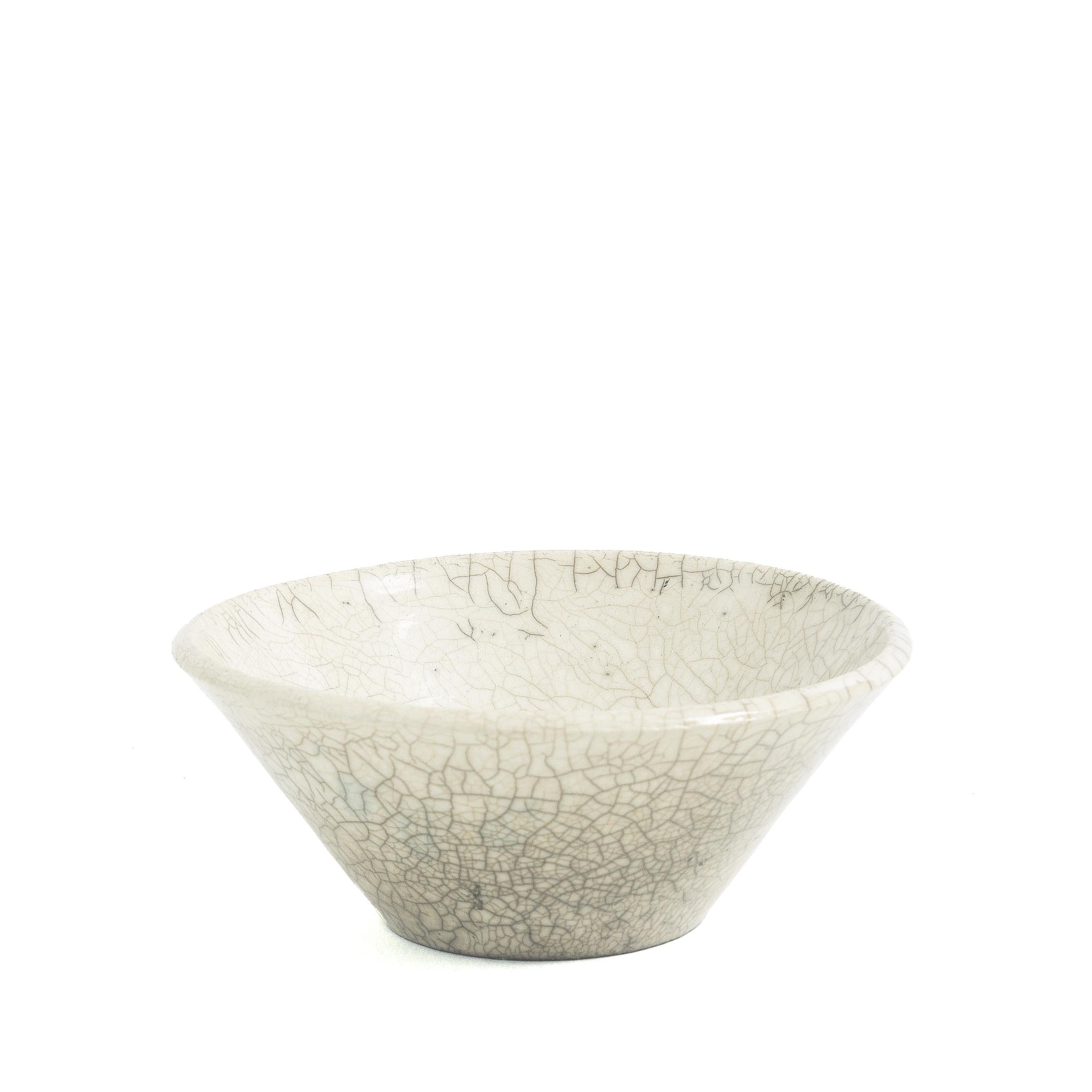 Japanese Minimalistic LAAB Moon Set of 4 Bowls Raku Ceramics Crackle White For Sale 4
