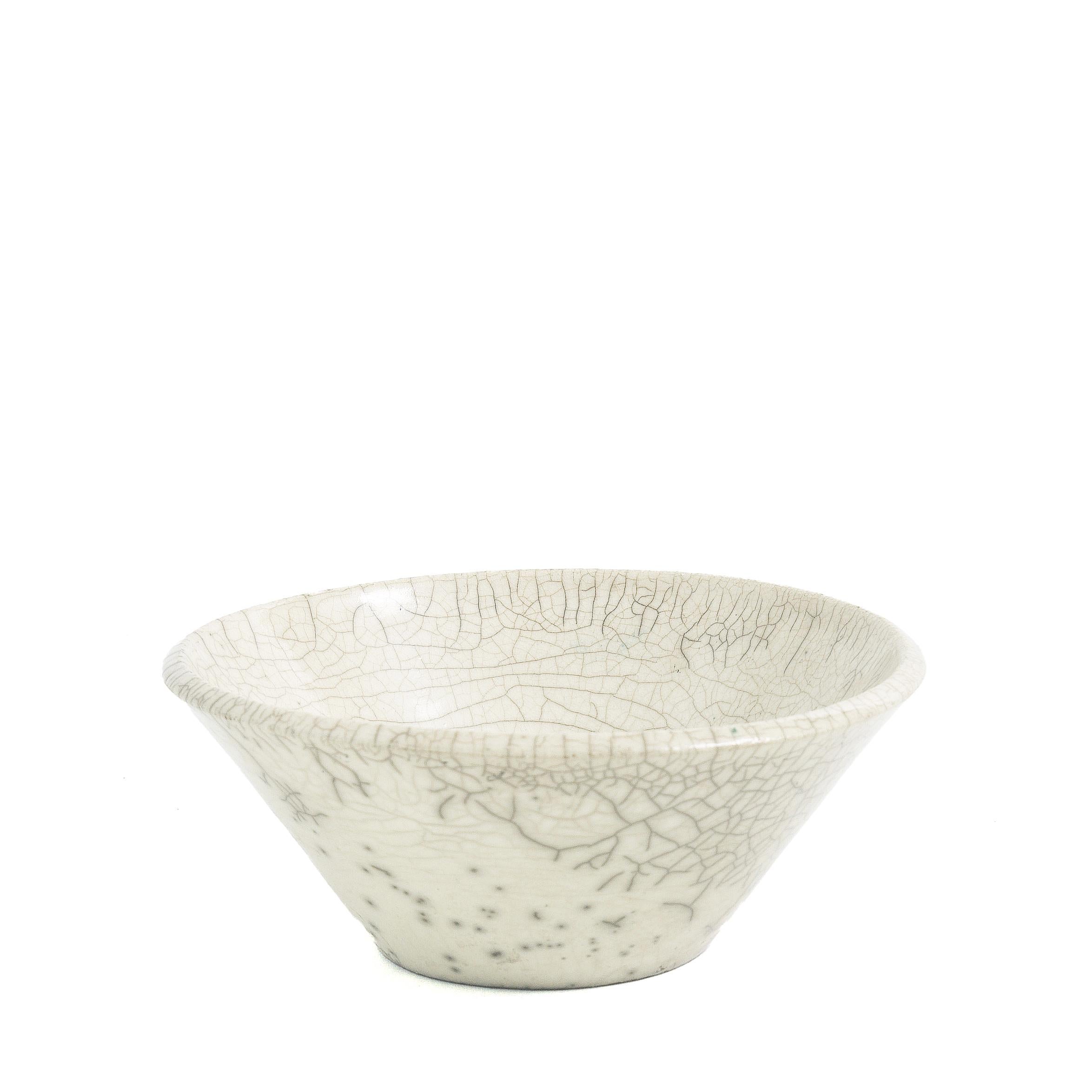 Japanese Minimalistic LAAB Moon Set of 4 Bowls Raku Ceramics Crackle White For Sale 5