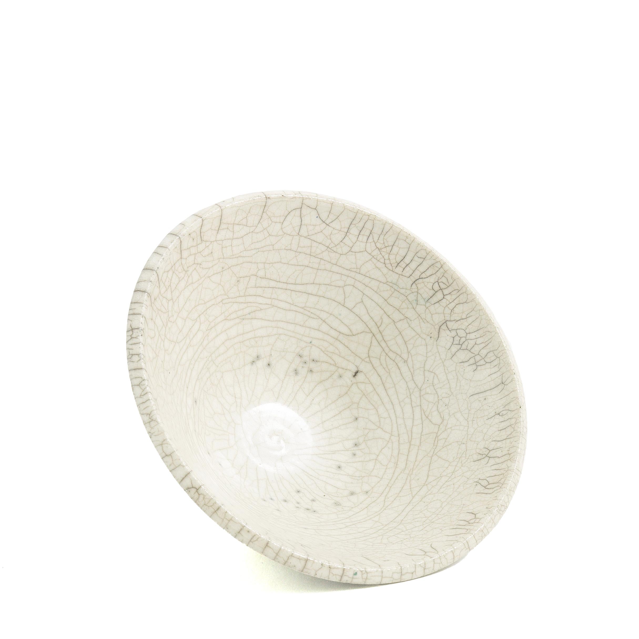 Japanese Minimalistic LAAB Moon Set of 4 Bowls Raku Ceramics Crackle White For Sale 6