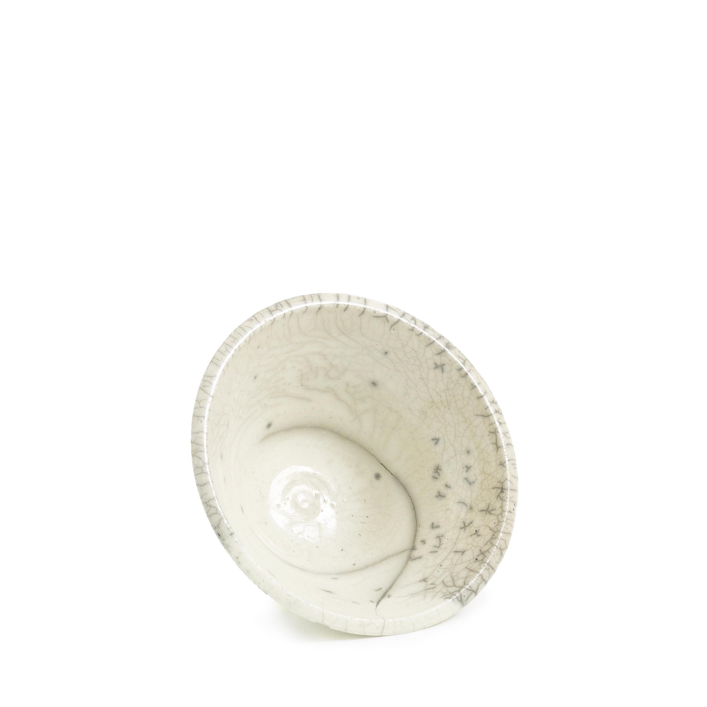 Japanese Minimalistic LAAB Moon Set of 4 Bowls Raku Ceramics Crackle White For Sale 11