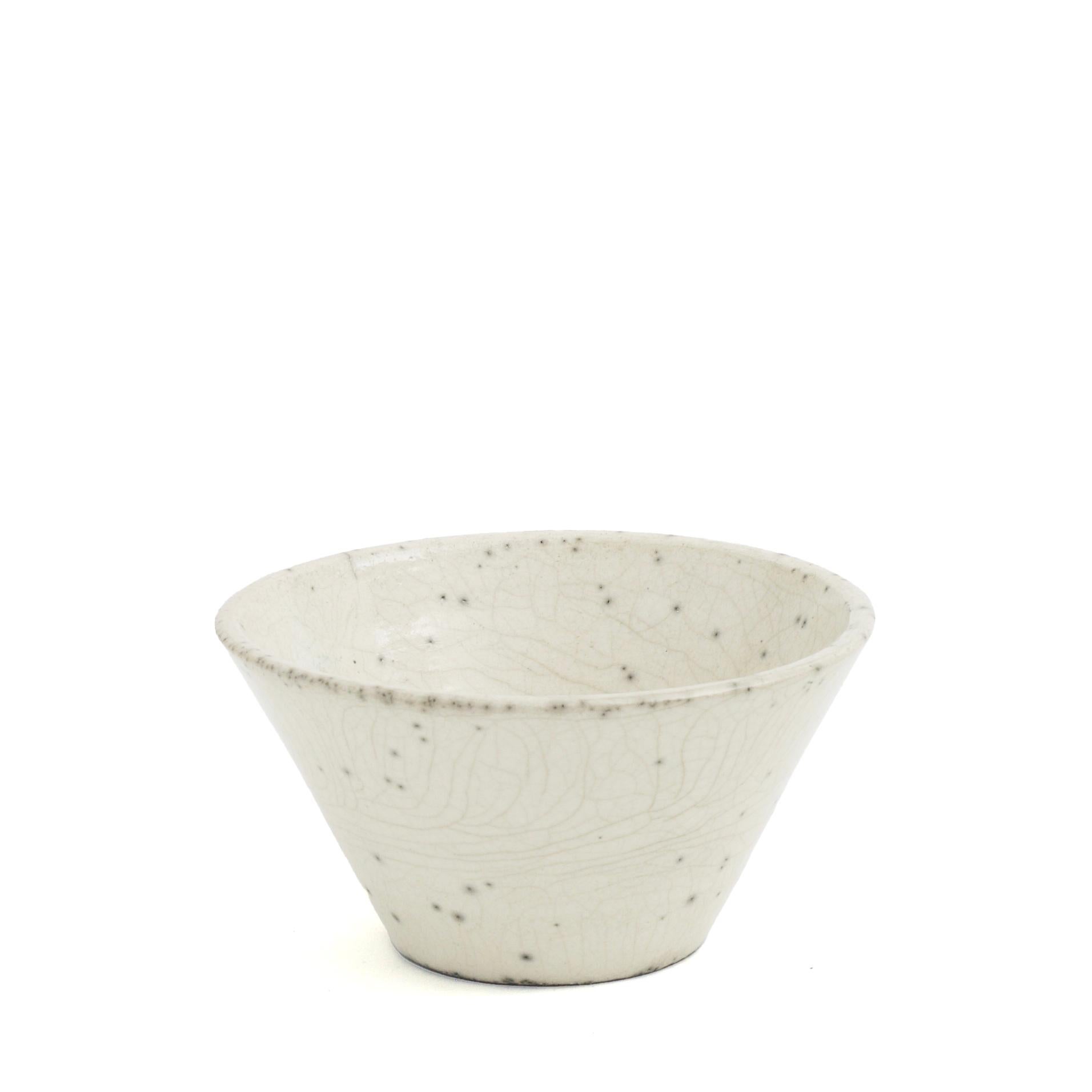 Japanese Minimalistic LAAB Moon Set of 5 Bowls Raku Ceramics Crackle White For Sale 8