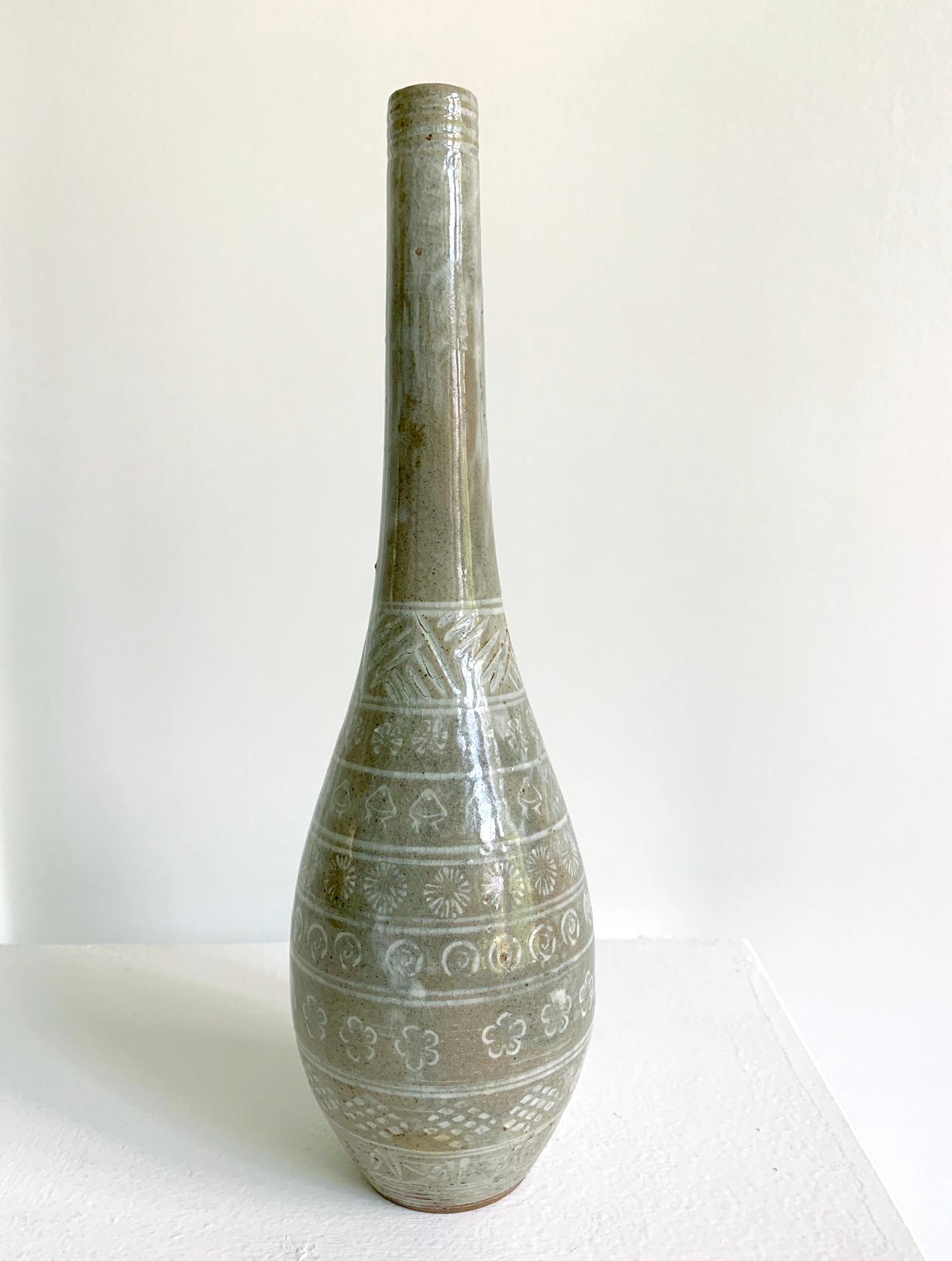 A Japanese long neck slender ceramic vase in the style of Mishima, circa 19th century, Meiji period. Mishima pottery was originally imported from three islands in Taiwan and then from Korea in the Edo period circa 15th-16th century for tea ware.