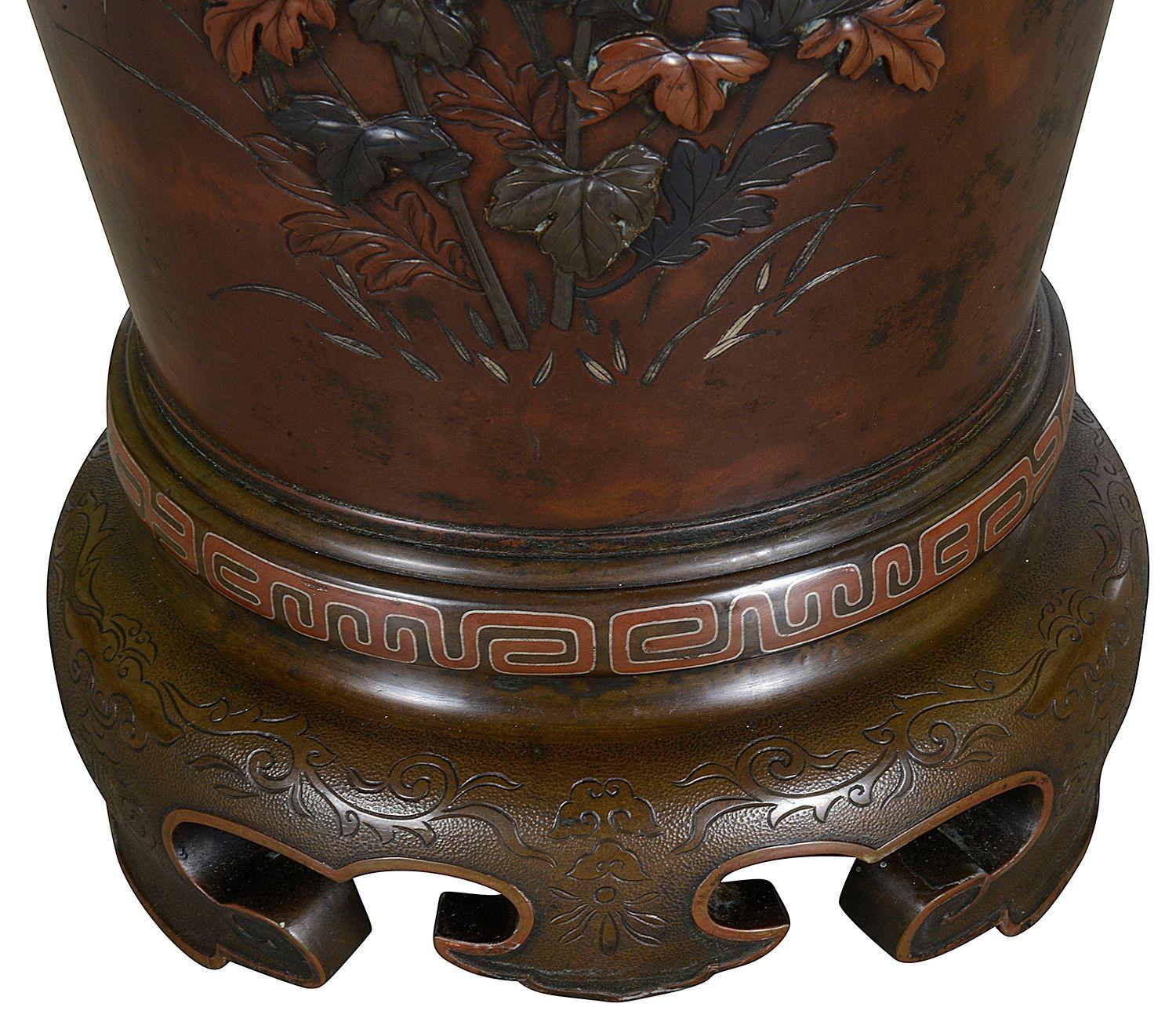 Vaso giapponese in bronzo in metallo misto, altezza 43 cm in vendita 2