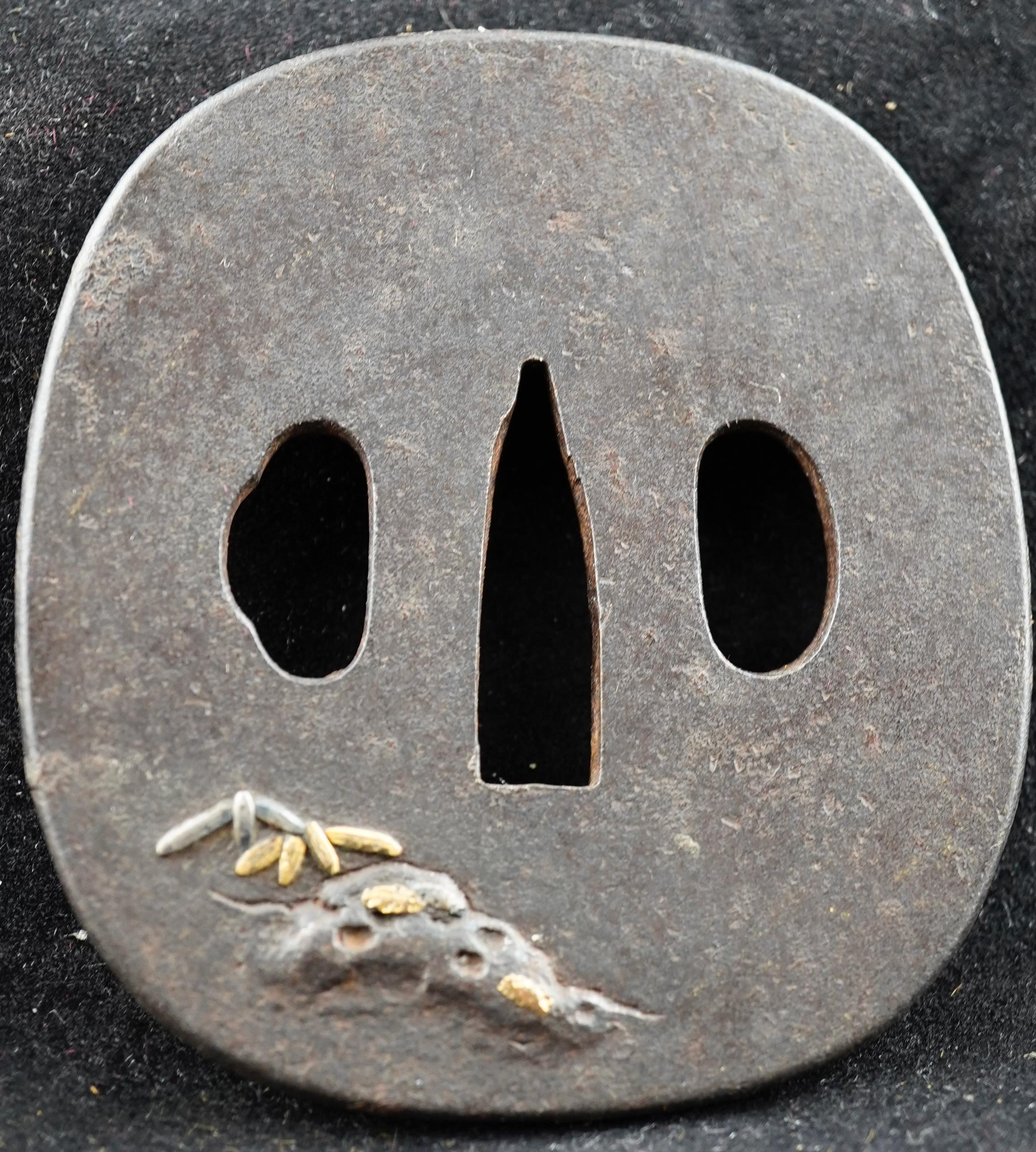 Japonais Garde d'épée japonaise en métal mixte (Tsuba) Période Meiji en vente
