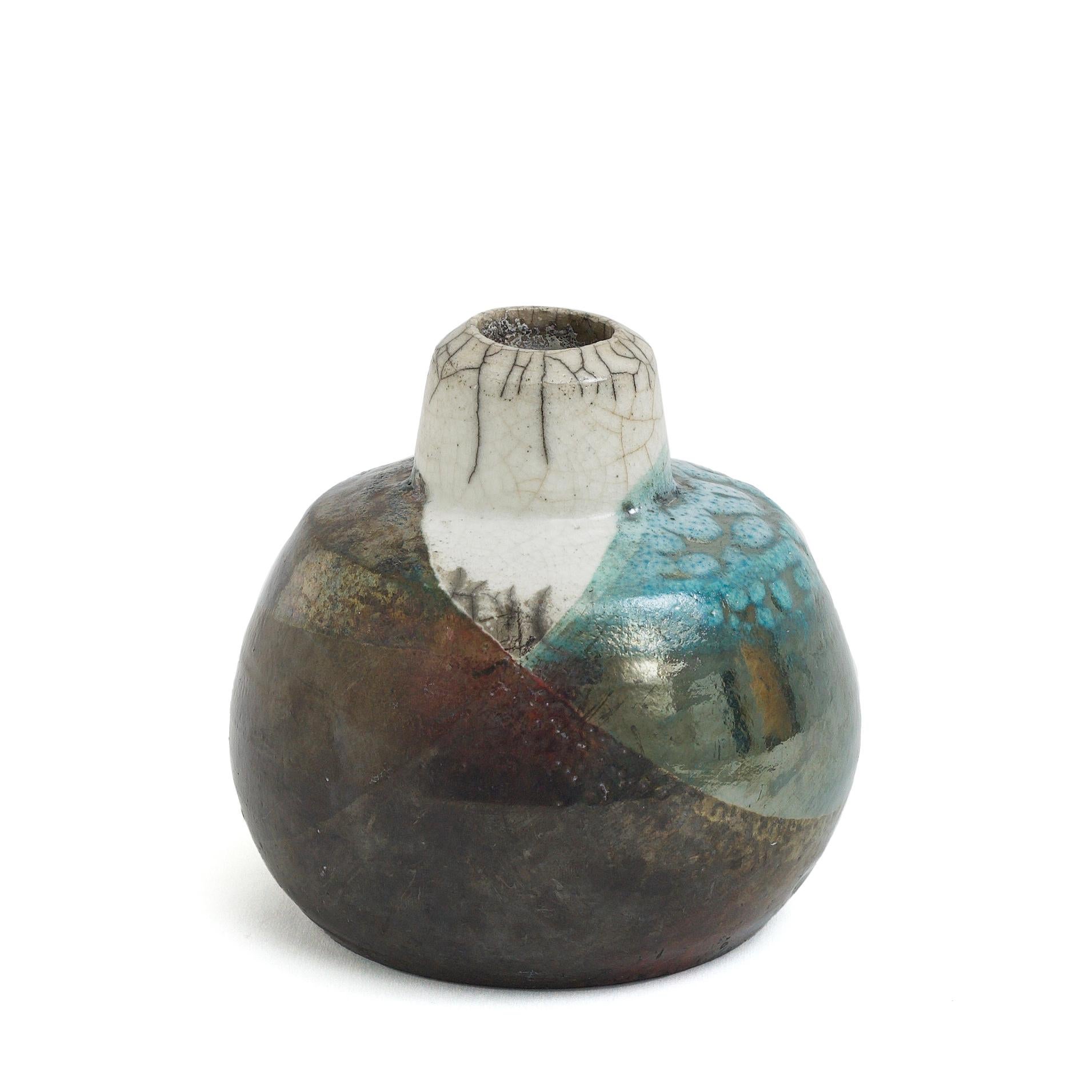 Akuma No Me vases

A combination of crackle', burnt effect and copper, derived from the raku techinque , underline the fleeting nature of the subject that has a particular effect depending on the point of view. From the top it resembles the AKUMA