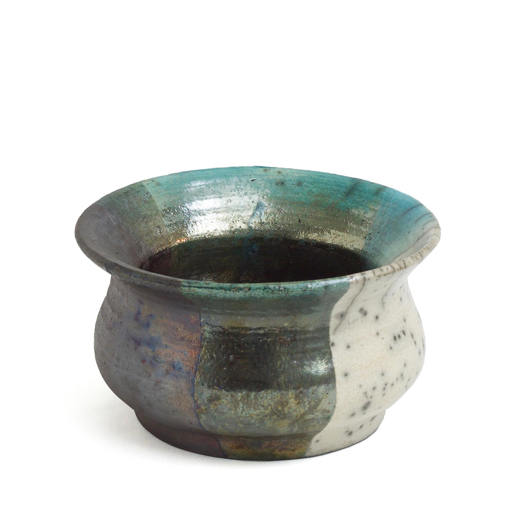 Decisione vase

Metal and ceramics are combined together in this stunning result of a modern raku bowl where the different materials shine on their own and where metallic and crackled effects coexist in a breath-taking array of hues ranging from