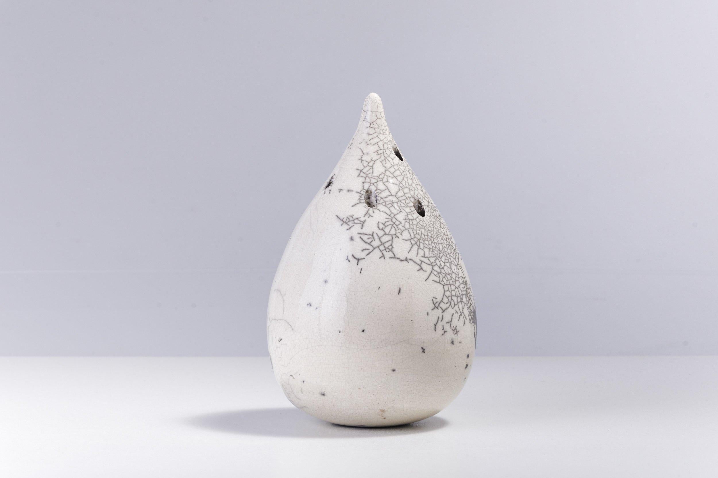 Japanischer moderner japanischer LAAB Goccia Räucherständer L Raku Keramik, weißer Krakel (Moderne) im Angebot