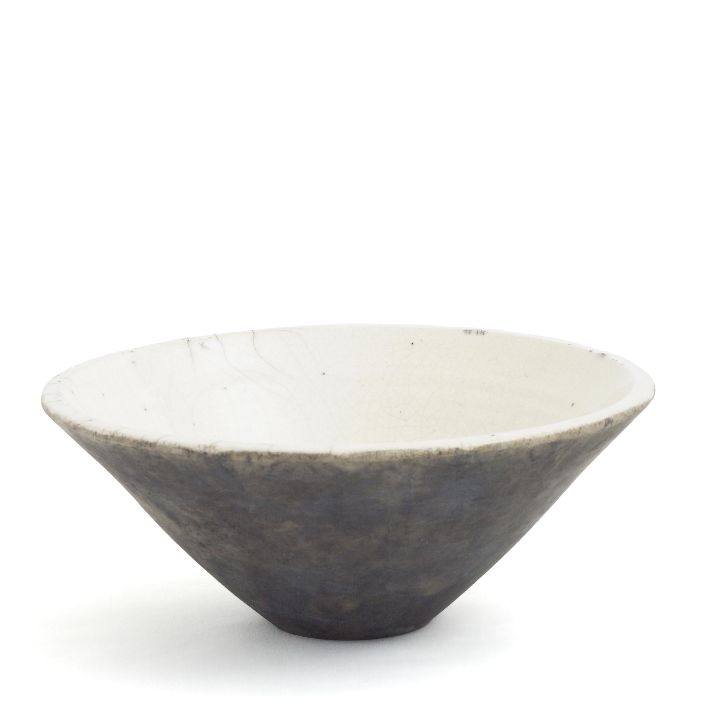 Japanese Modern LAAB Wu Set of 2 Bowls Raku Ceramics Crackle Black White In New Condition For Sale In monza, Monza and Brianza