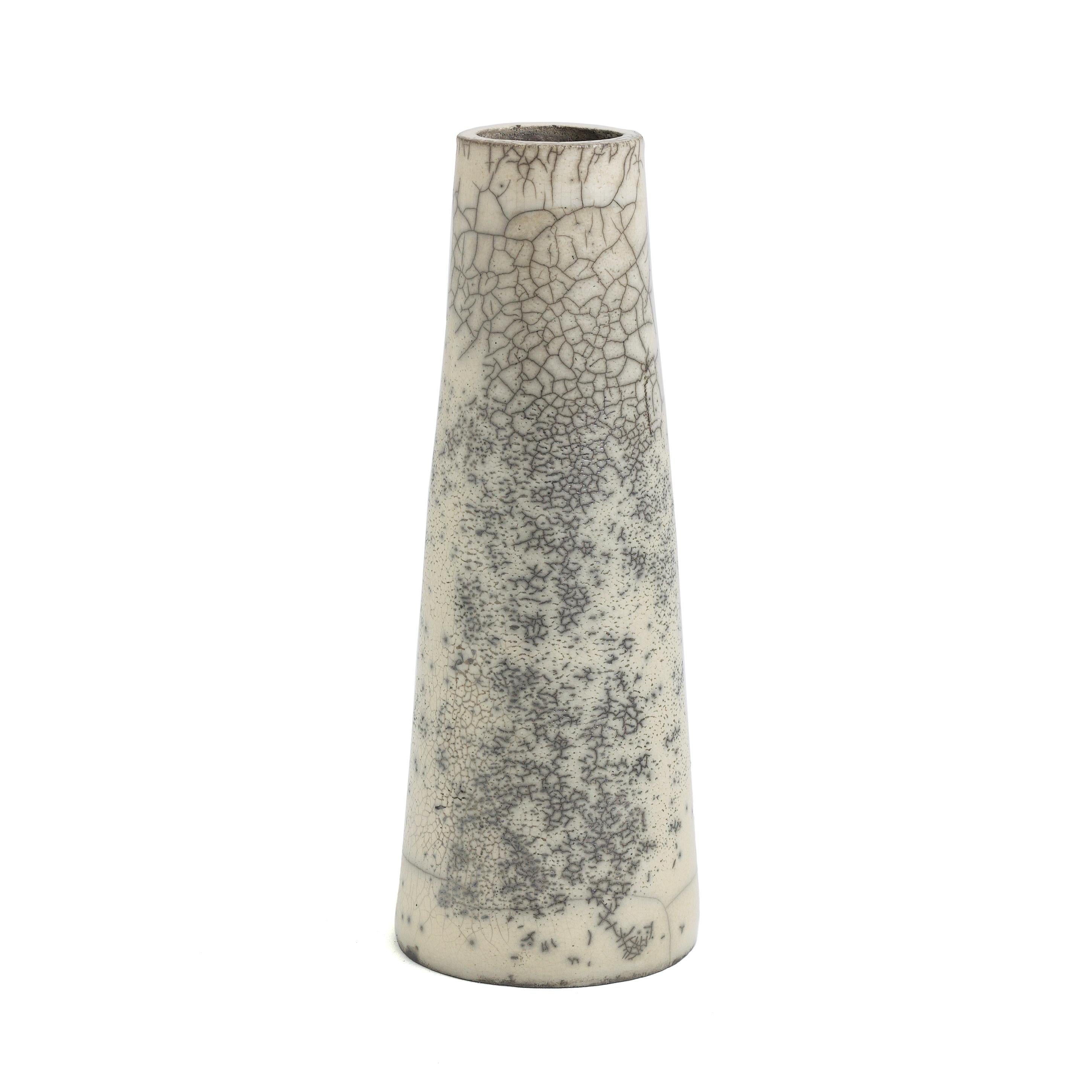 Hana vertical 3

A Hana vase, naturally colored, with a sleek surface that is elegantly graced with crakle' that emphasizes the harmonious verticality of the piece. with a side much denser of this effect that is a result of the unpredictability of