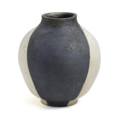 Scultura d'ombra giapponese moderna e minimalista LAAB in ceramica Raku bianca e nera