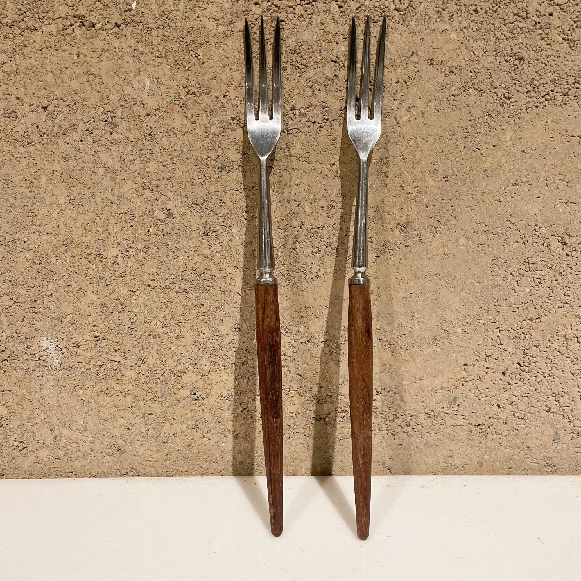 Sculptural forks
Lovely Japanese pair of fondue cocktail server forks in stainless steel with tapered sculptural rosewood handles.
Stamped Japan stainless steel
Measures: 10 x .63 W x .38 inches
Refer to images. Preowned unrestored vintage