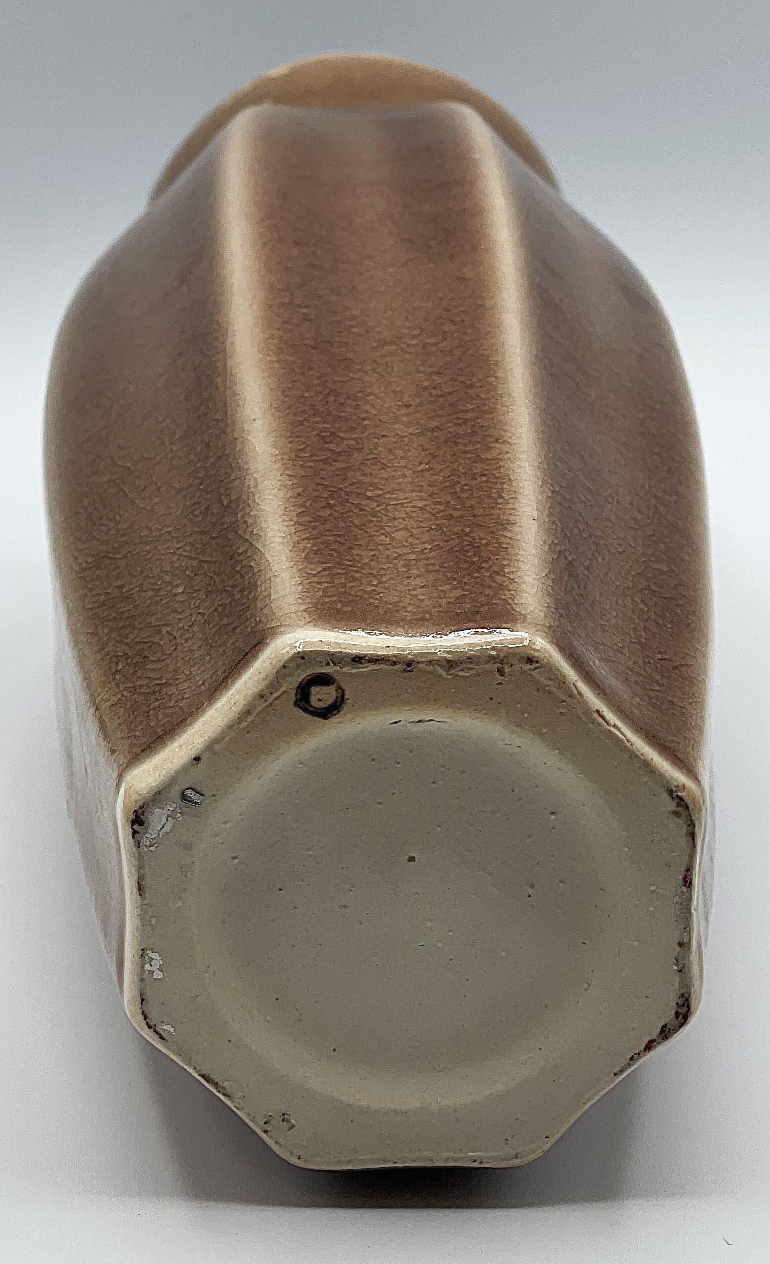 Giapponese Vaso da fiori in ceramica Modernista Japanese Studio A, beige, circa anni '50 in vendita
