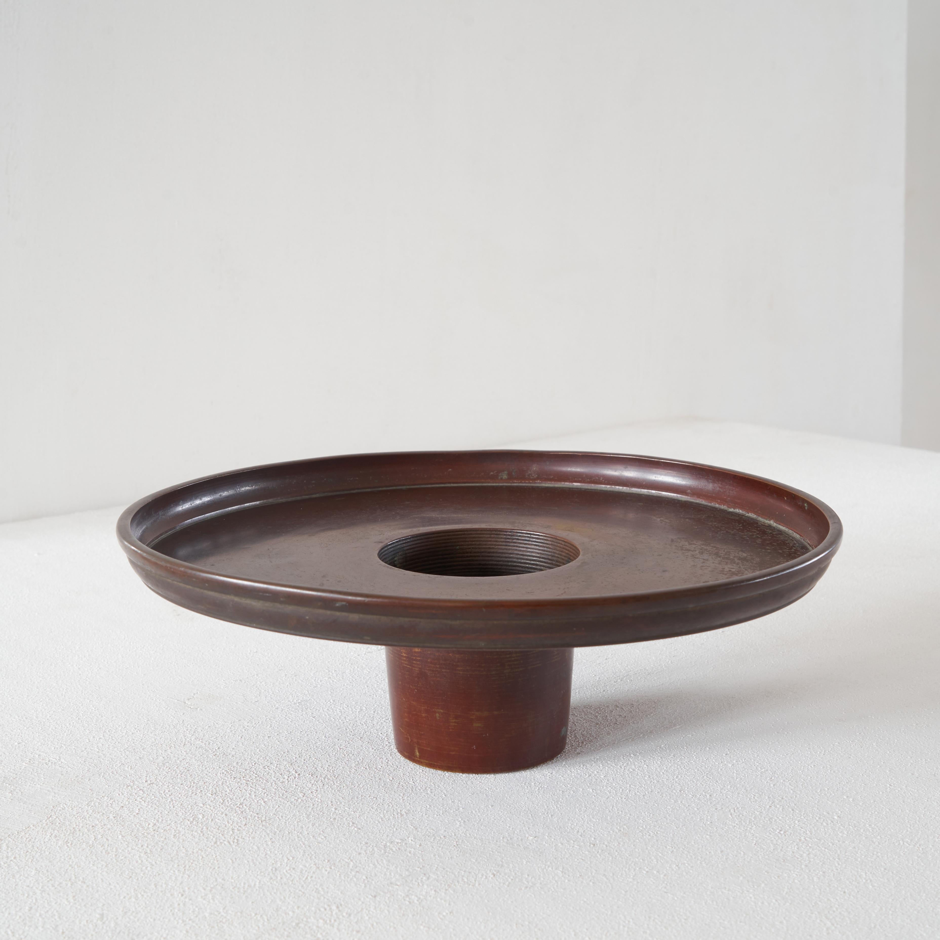 Hand-Crafted Japanese Modernist Bowl in Bronze from the Shōwa Era For Sale