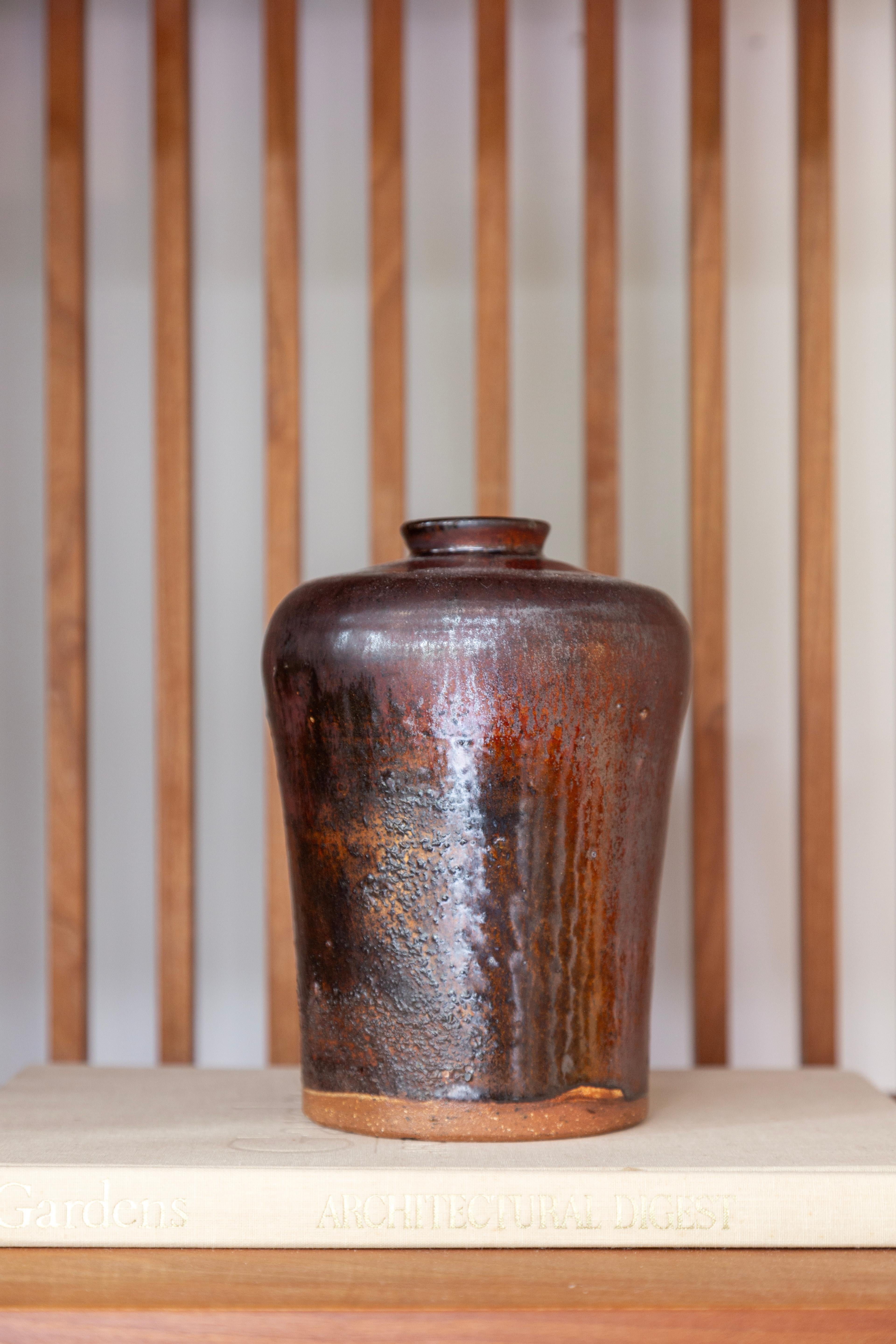 Metà XX secolo Vaso in ceramica giapponese modernista con smalto canna di fucile in vendita