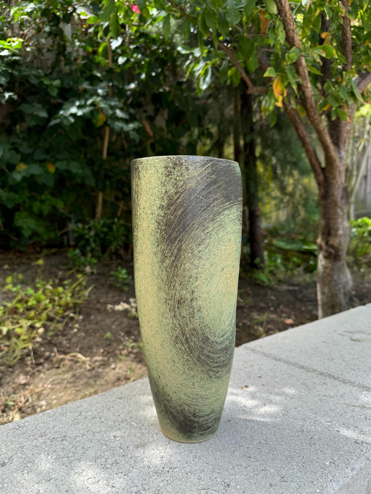 Japanische modernistische Ikebana-Keramikvase, Japan, 20. Jahrhundert im Angebot 6