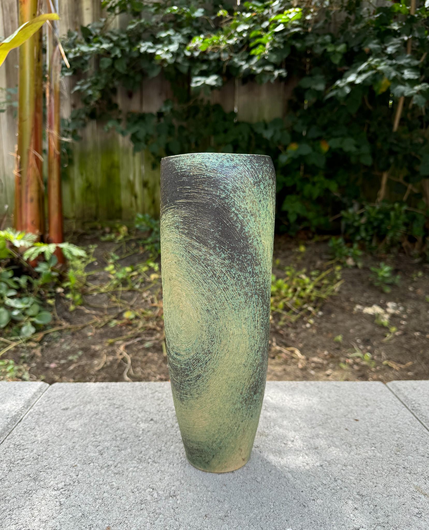 Japanische modernistische Ikebana-Keramikvase, Japan, 20. Jahrhundert im Angebot 10