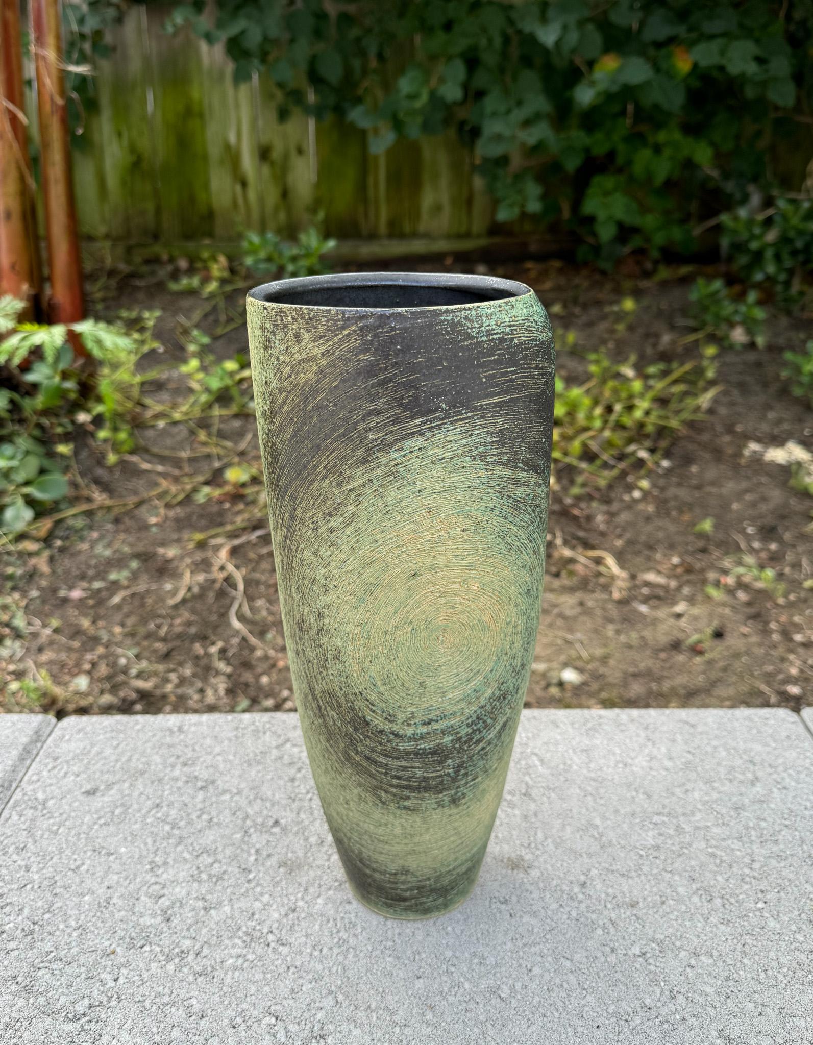 Japanische modernistische Ikebana-Keramikvase, Japan, 20. Jahrhundert (Moderne der Mitte des Jahrhunderts) im Angebot