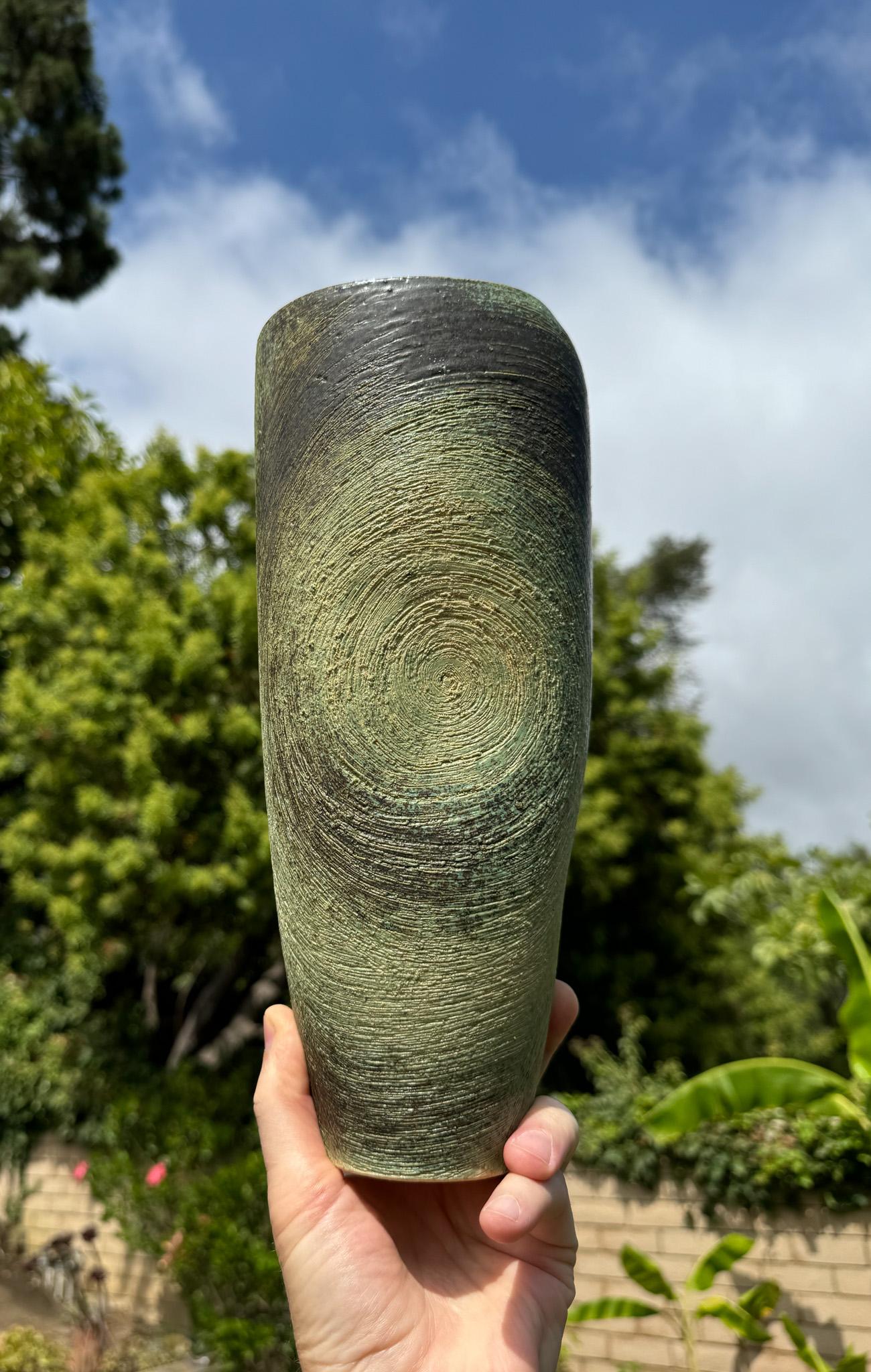 Japanische modernistische Ikebana-Keramikvase, Japan, 20. Jahrhundert im Zustand „Gut“ im Angebot in San Juan Capistrano, CA