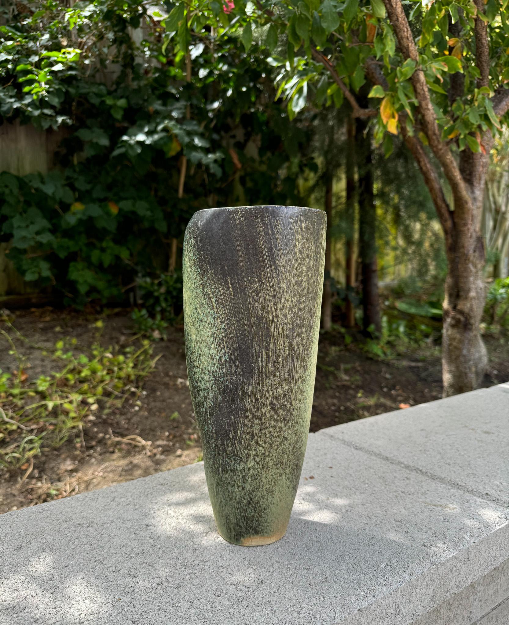 Japanische modernistische Ikebana-Keramikvase, Japan, 20. Jahrhundert im Angebot 2