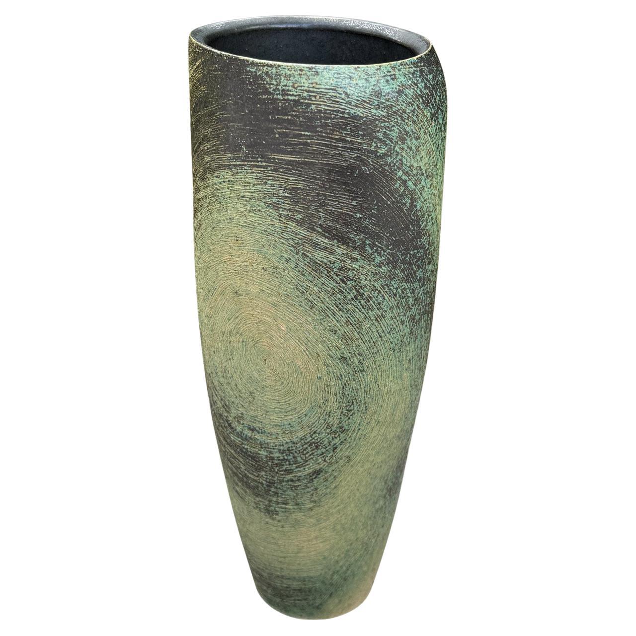 Japanische modernistische Ikebana-Keramikvase, Japan, 20. Jahrhundert im Angebot