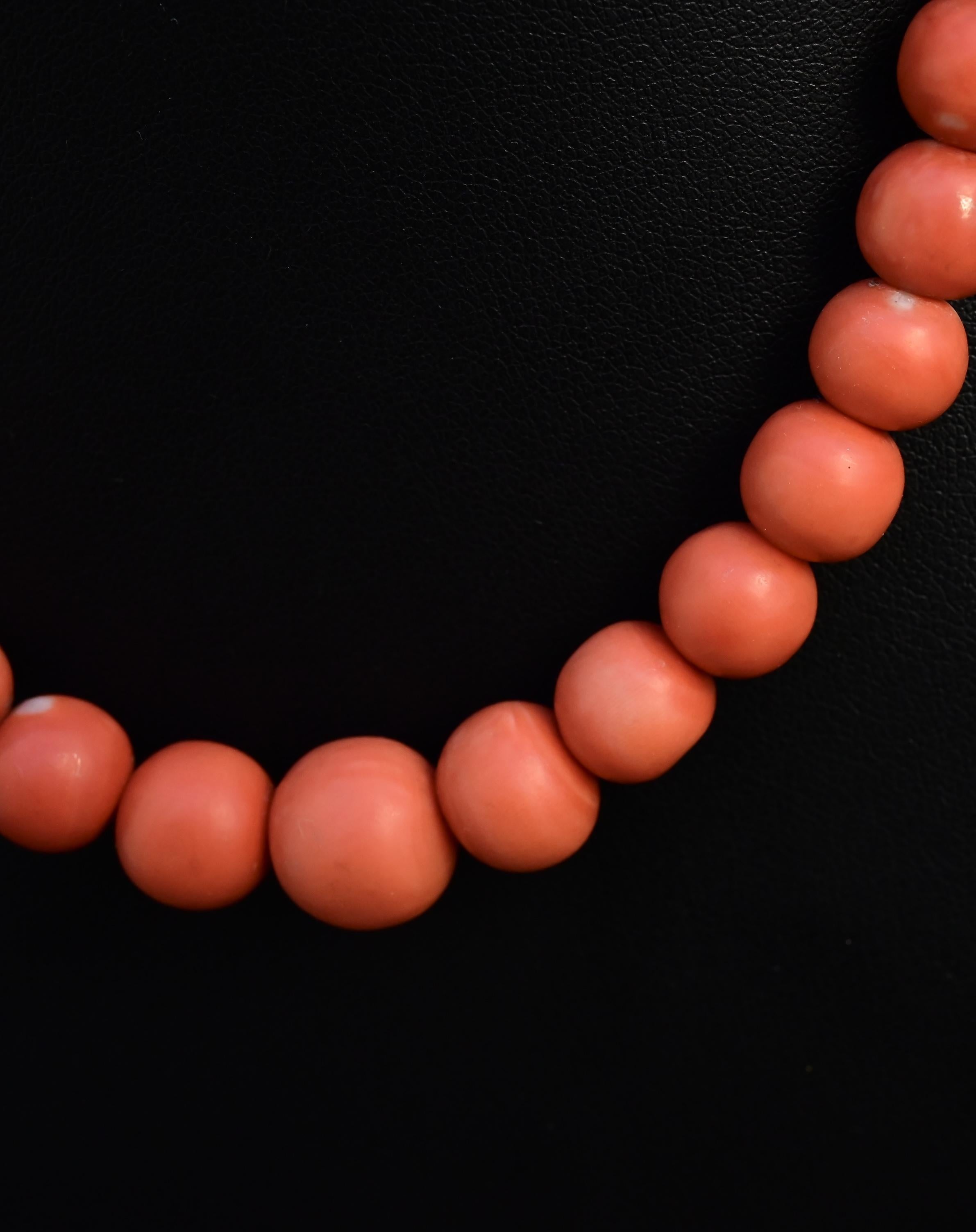 This stunning Japanese Momo coral necklace features beautifully matched natural coral beads in rich, warm peachy-orange tones, gradually graduating in size for a classic, balanced look. Measuring 17 1/2 inches in length and weighing 51.15 grams, it