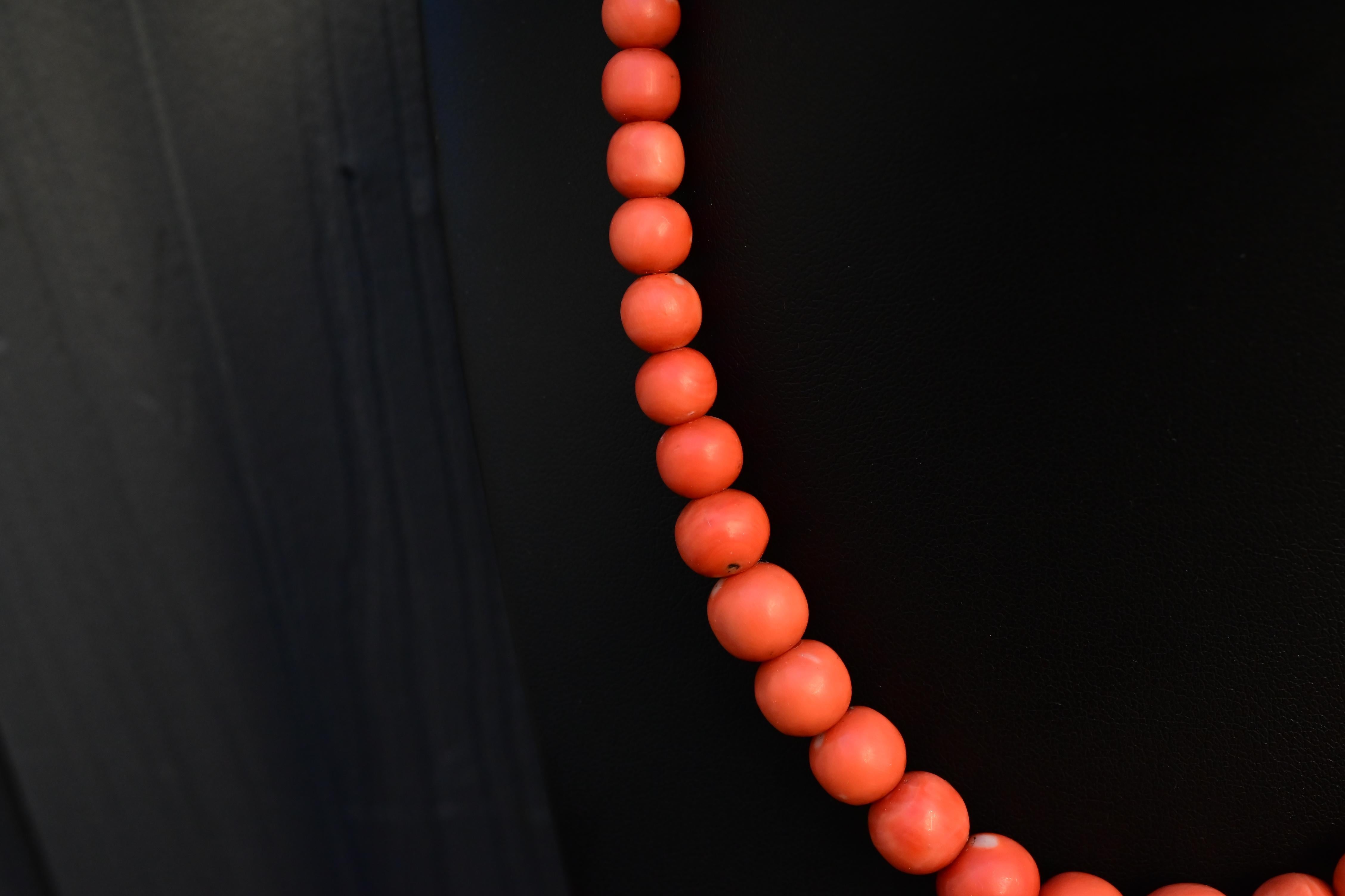 Japanese Momo Coral Bead Necklace with 14K Gold Clasp – 17.5”, 51.15g In Good Condition For Sale In Media, PA