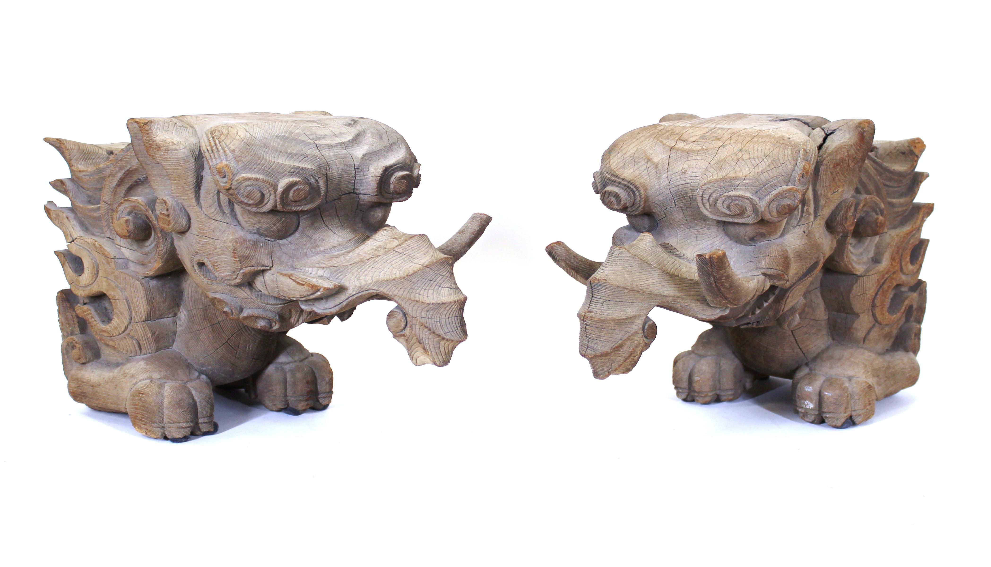 Japanese Momoyama Baku Figures in Carved Keyaki Wood In Good Condition For Sale In New York, NY