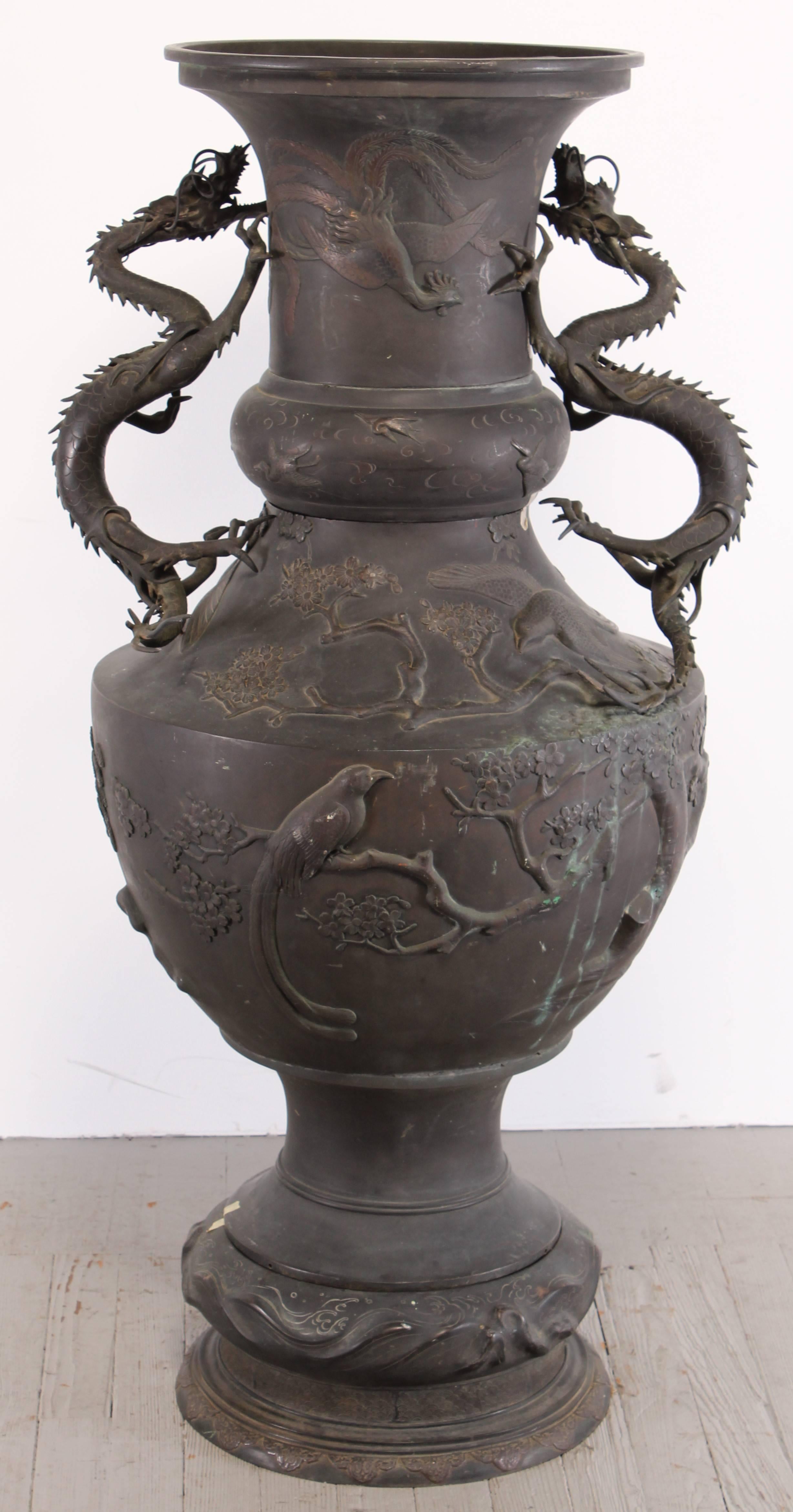 Japanese Monumental Meiji Bronze Dragon Vase In Good Condition In Hamburg, PA