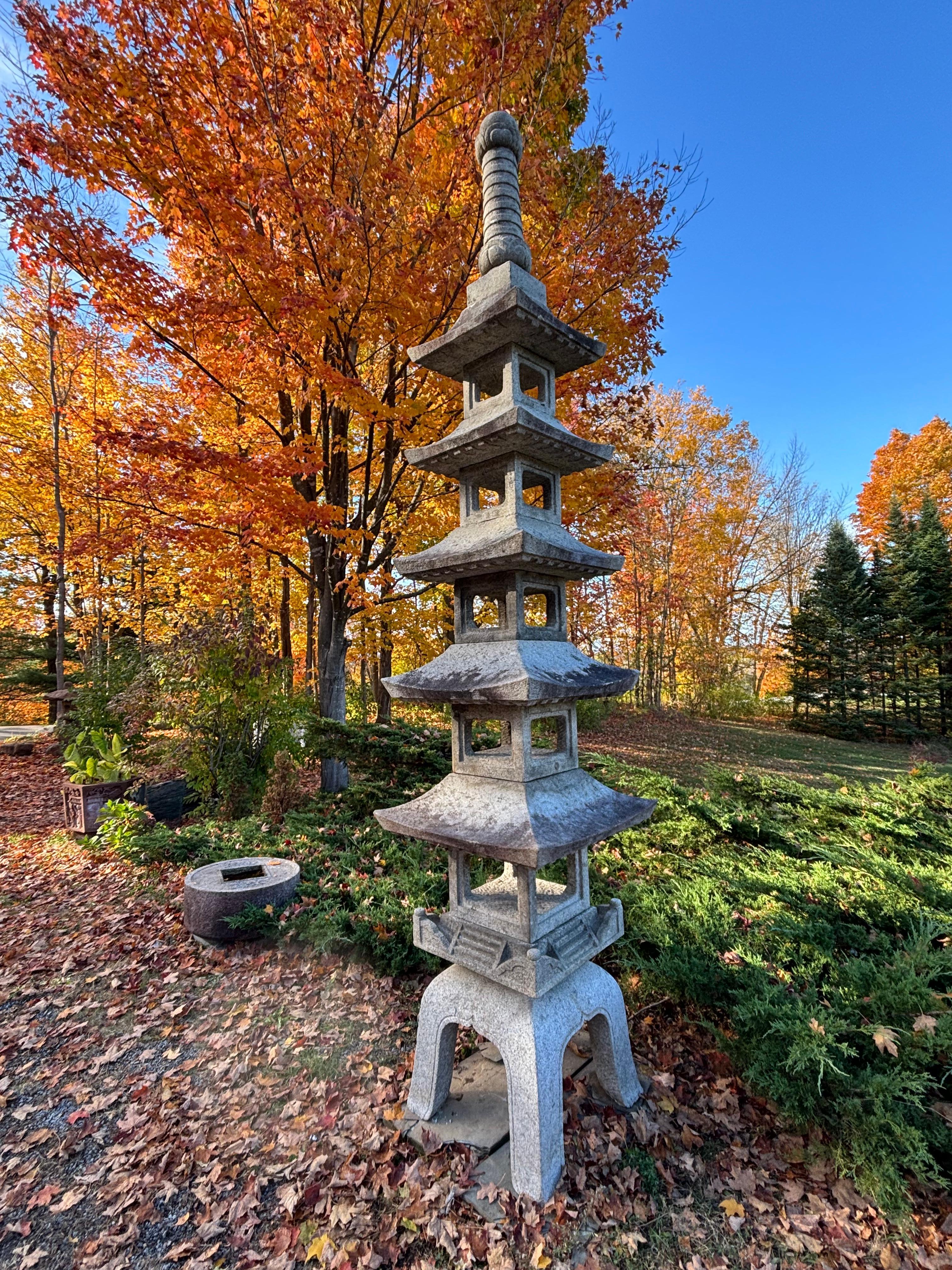 Taisho Pagode monumentale japonaise en pierre à cinq éléments, 150 pouces en vente