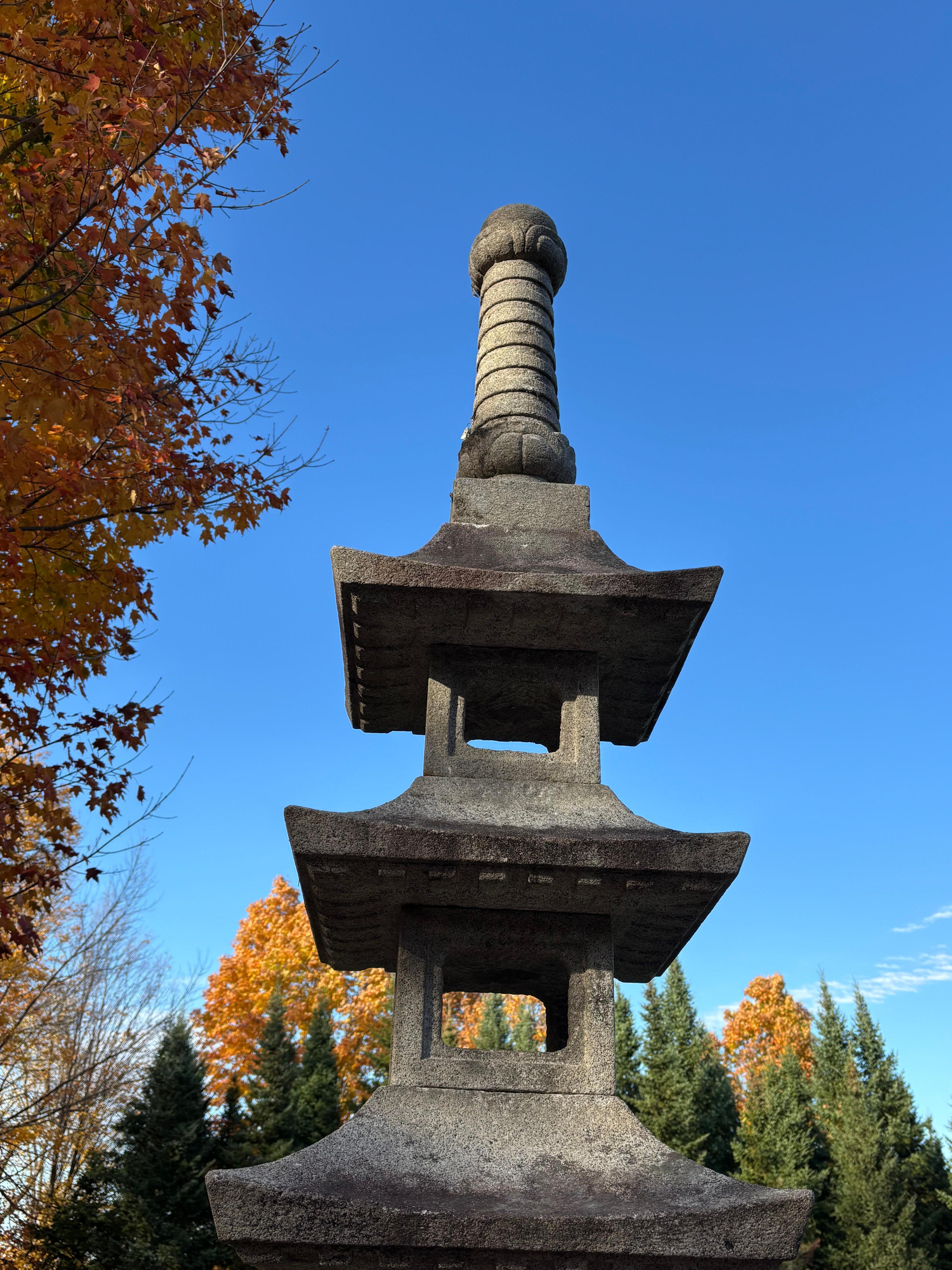 Sculpté à la main Pagode monumentale japonaise en pierre à cinq éléments, 150 pouces en vente