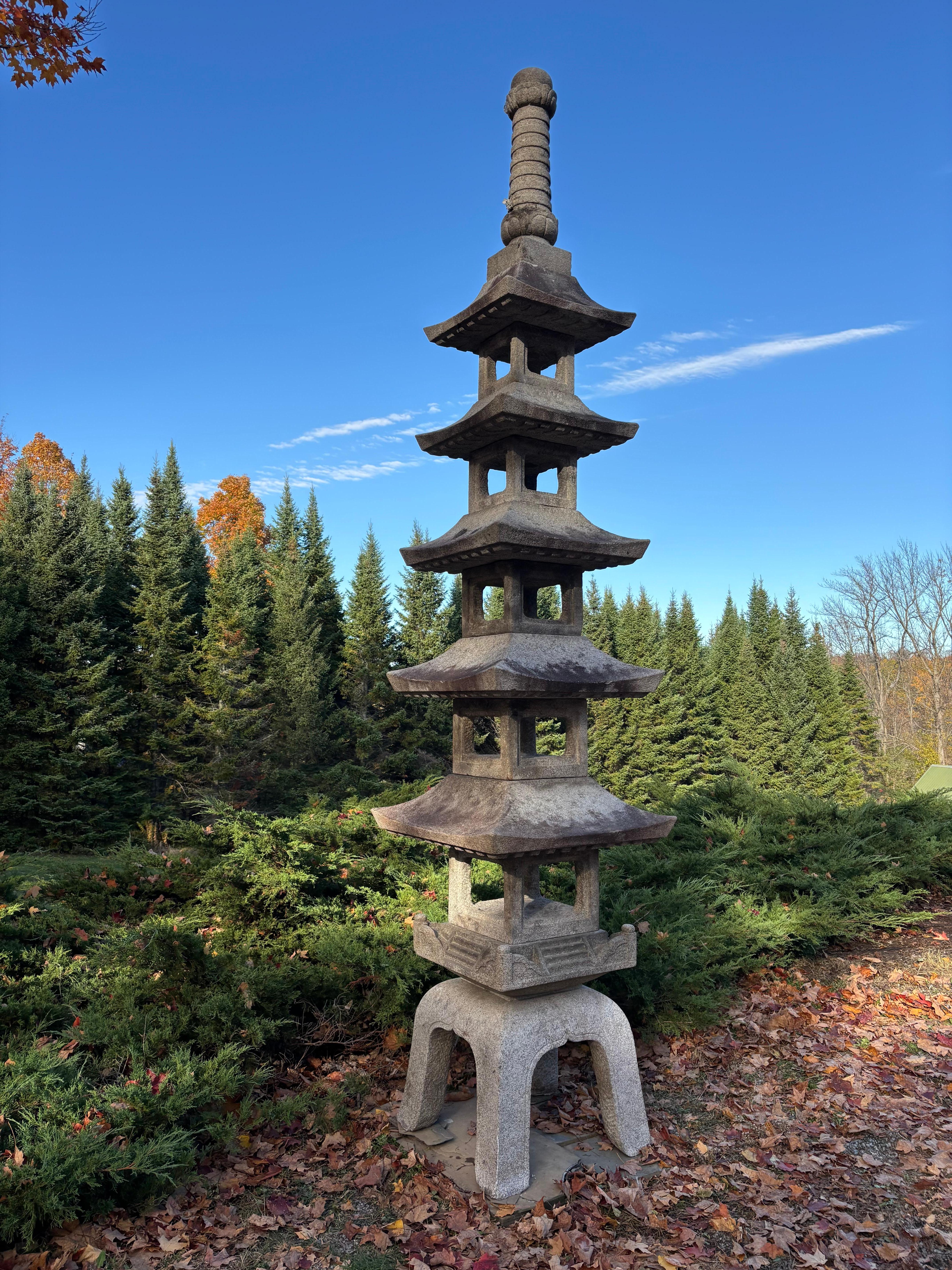 Pagode monumentale japonaise en pierre à cinq éléments, 150 pouces en vente 1