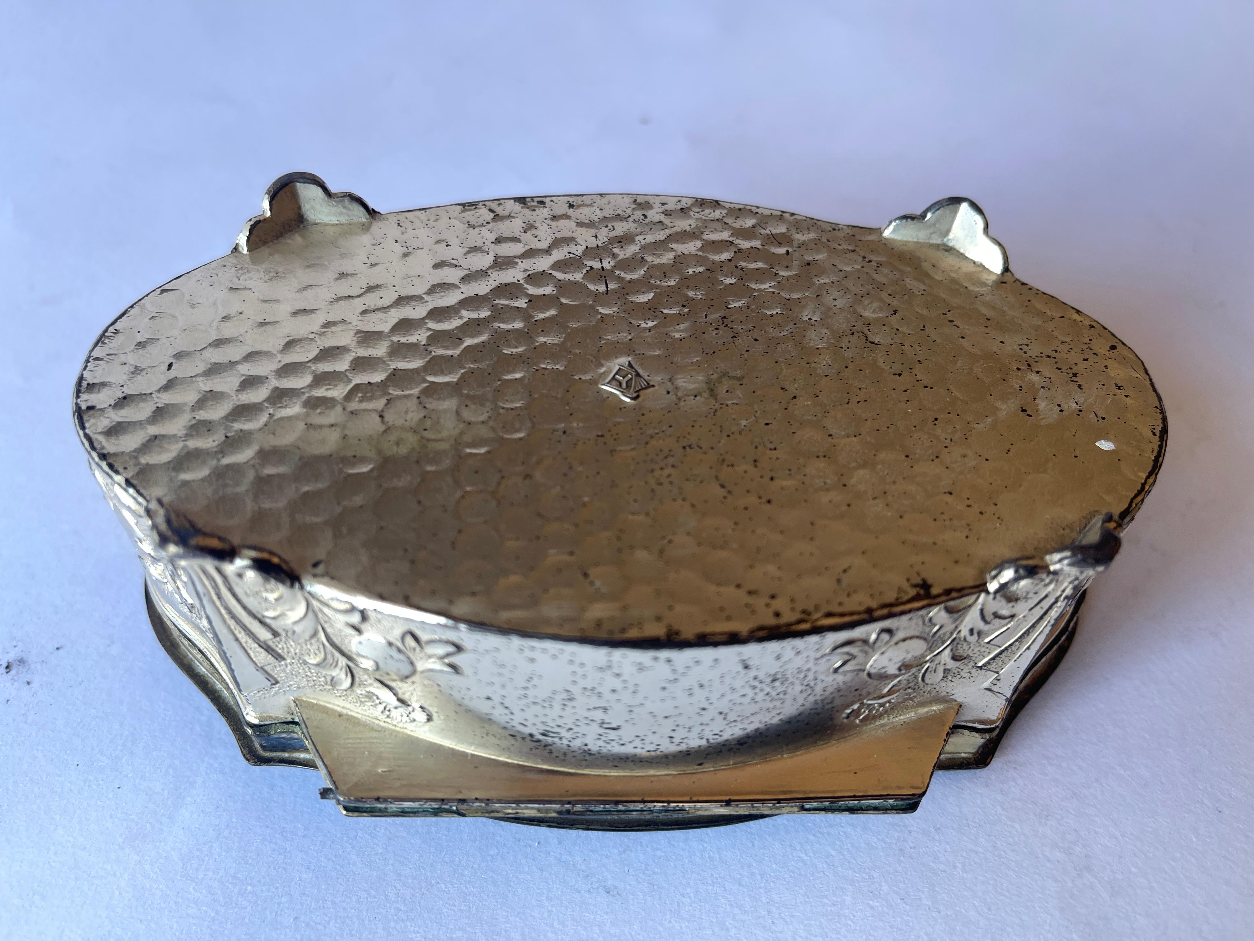 Boîte à bijoux japonaise Fuji avec dessus émaillé de dragon en vente 3