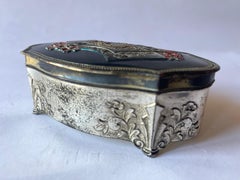 Boîte à bijoux japonaise Fuji avec dessus émaillé de dragon