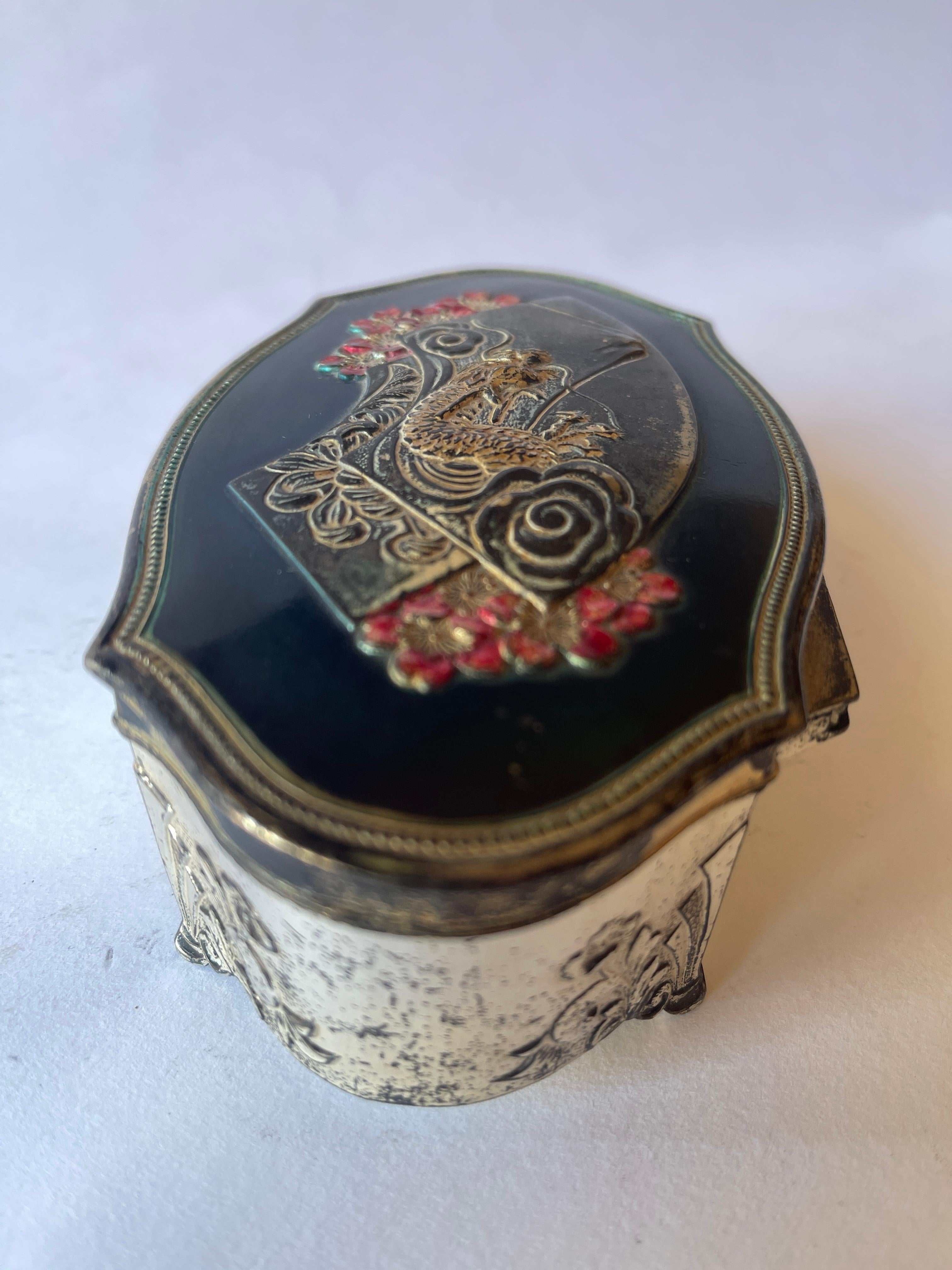 Boîte à bijoux japonaise Fuji avec dessus émaillé de dragon Bon état - En vente à New York, NY