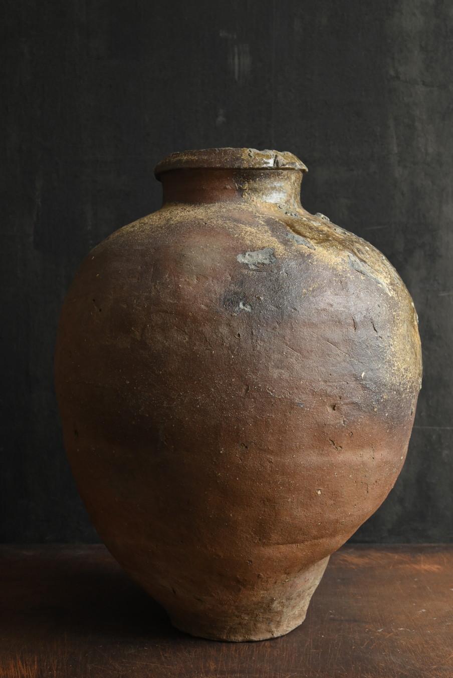 18th Century and Earlier Japanese Muromachi period wabisabi vase / 14th to 16th century / Tokoname ware