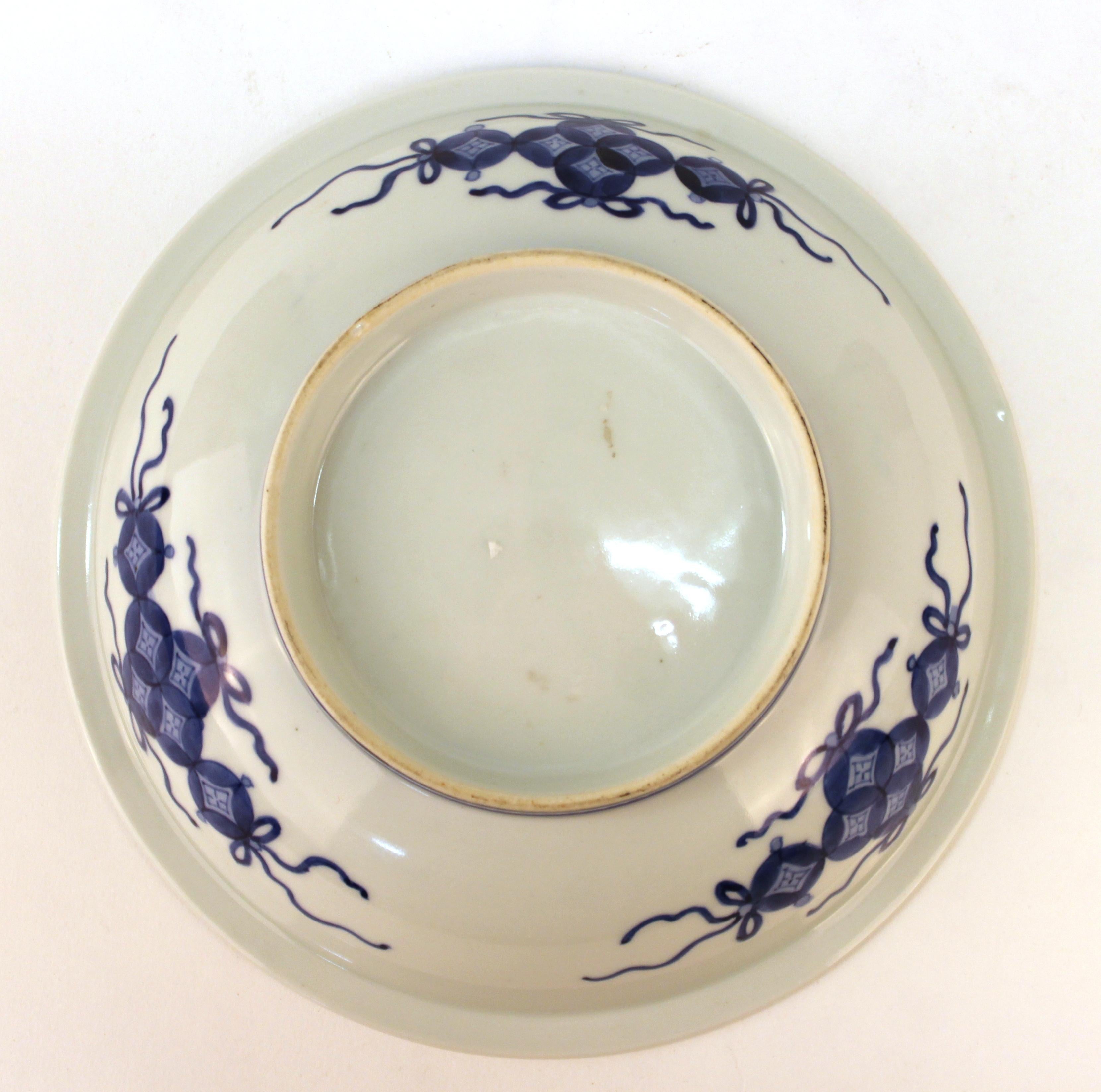 Japanese Nabashima Porcelain Blue Plate with Three Sake Bottle Motif For Sale 6