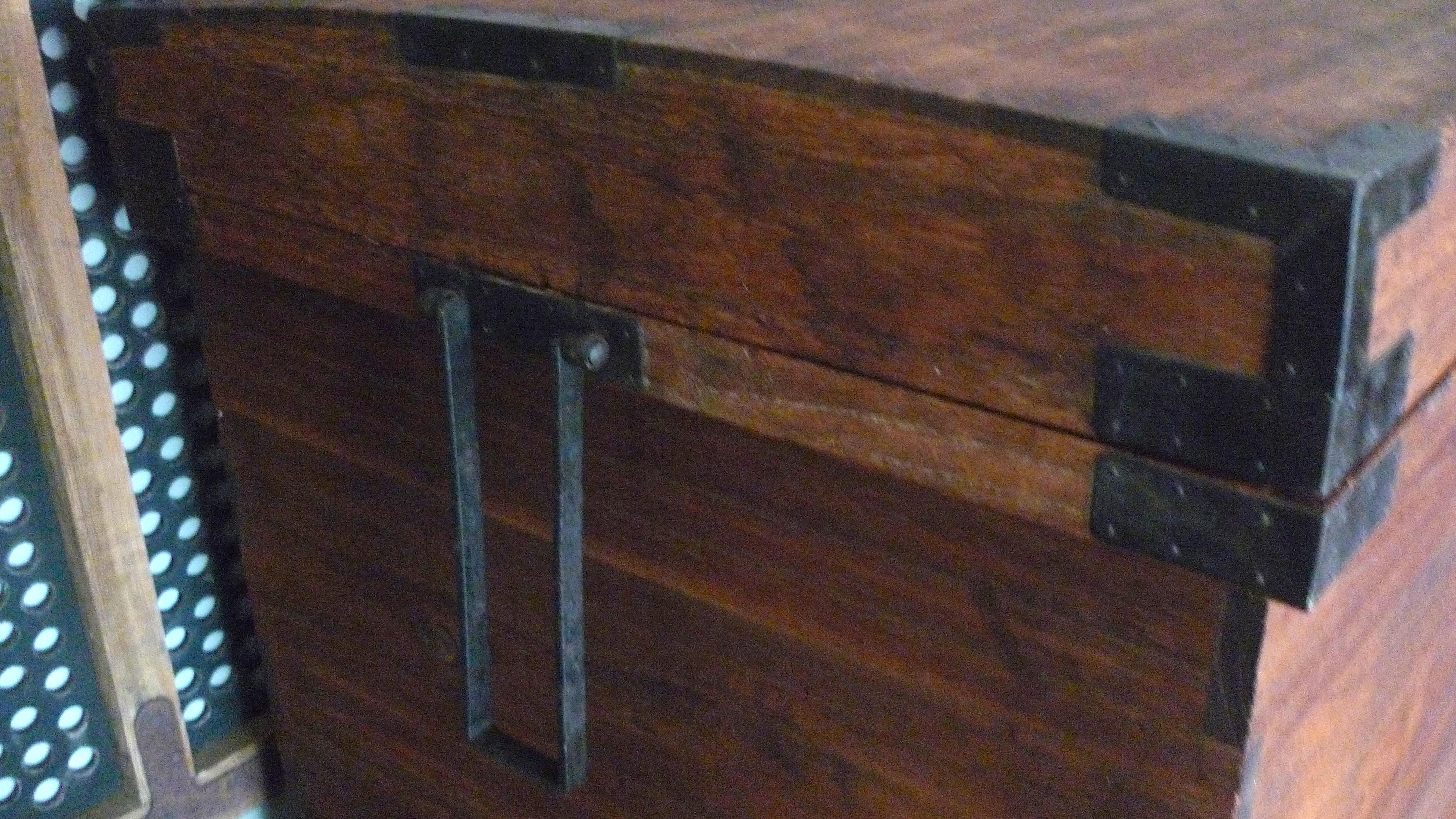 Japanese Nagamochi Chest of Bamboo with Wrought Iron Hardware, circa 1800s For Sale 11