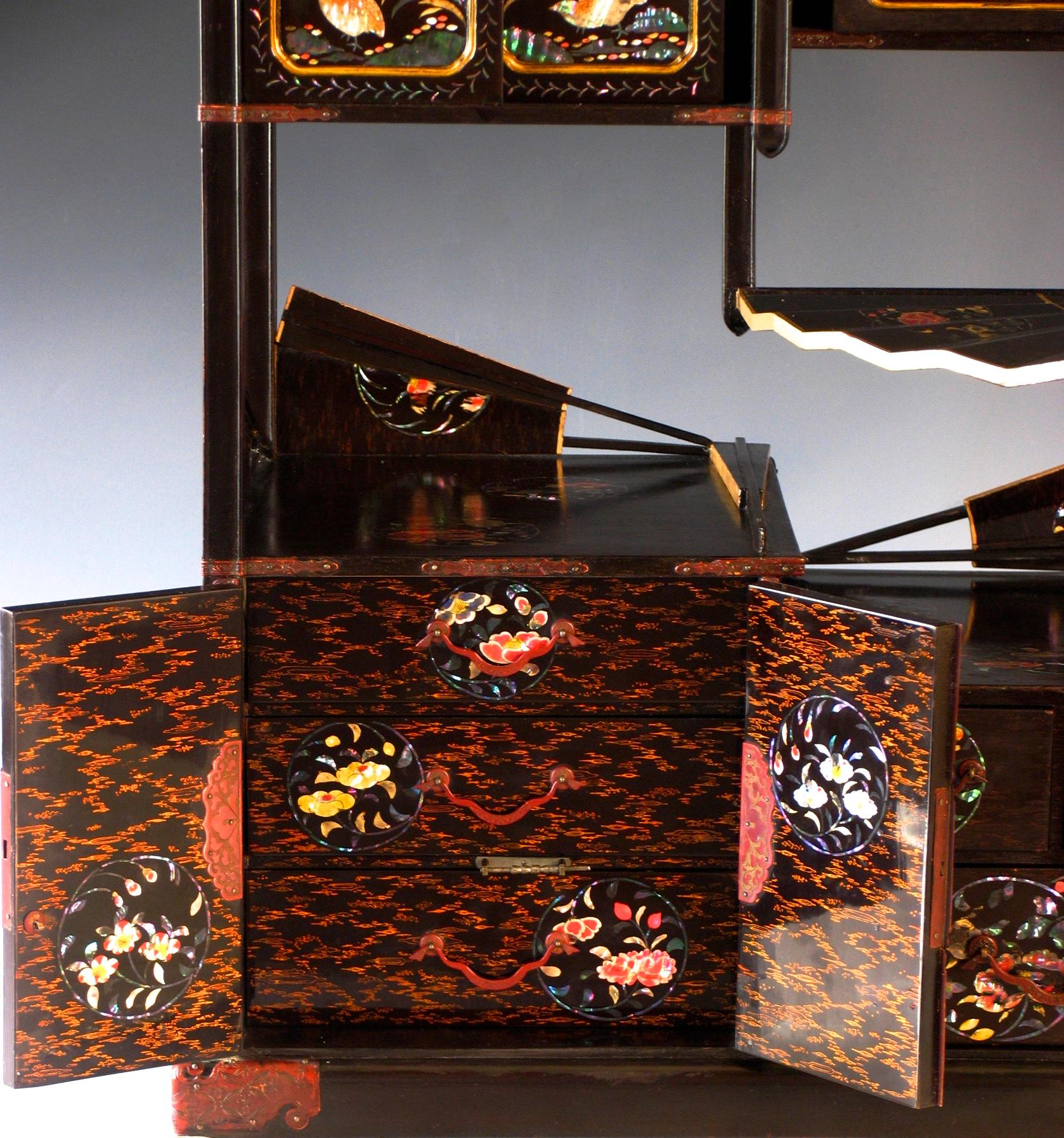Japanese Nagasaki Lacquer and Mother-of-Pearl Inlay Display Cabinet For Sale 5