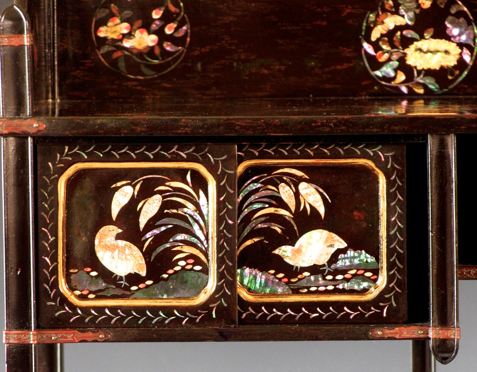 Japanese Nagasaki Lacquer and Mother-of-Pearl Inlay Display Cabinet For Sale 8