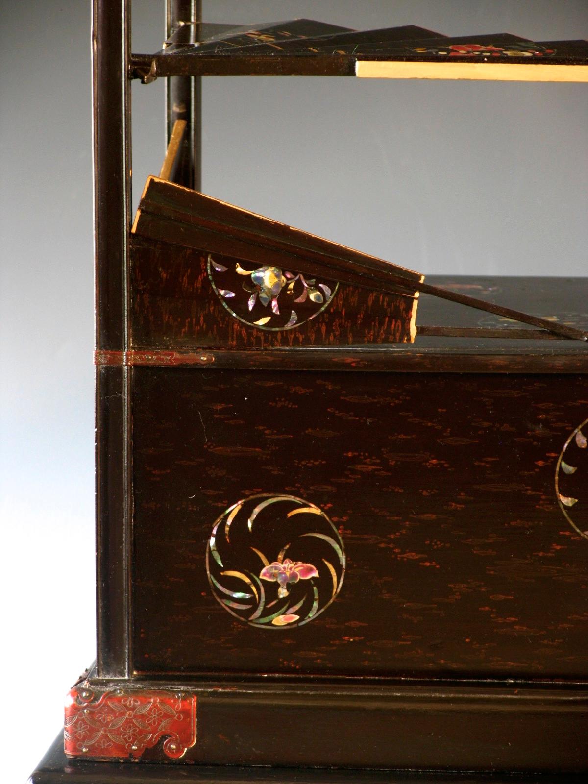 Japanese Nagasaki Lacquer and Mother-of-Pearl Inlay Display Cabinet For Sale 12