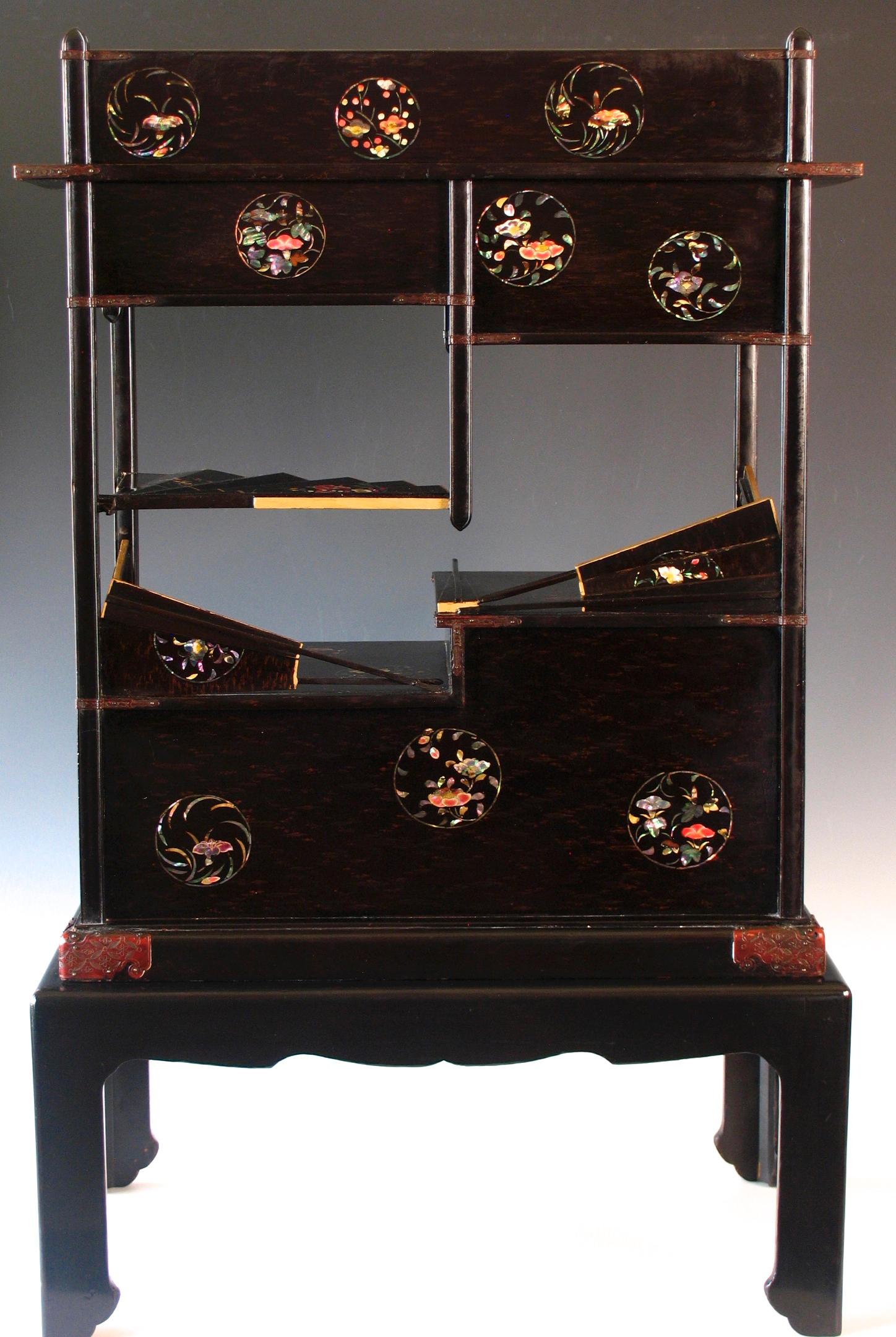 Japanese Nagasaki Lacquer and Mother-of-Pearl Inlay Display Cabinet In Good Condition For Sale In New York, NY